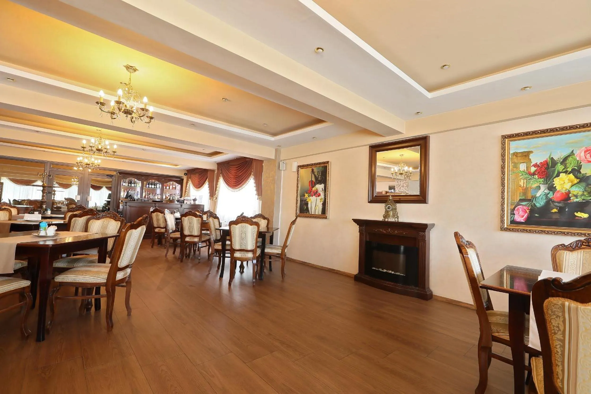 Restaurant/places to eat in Hotel Impero