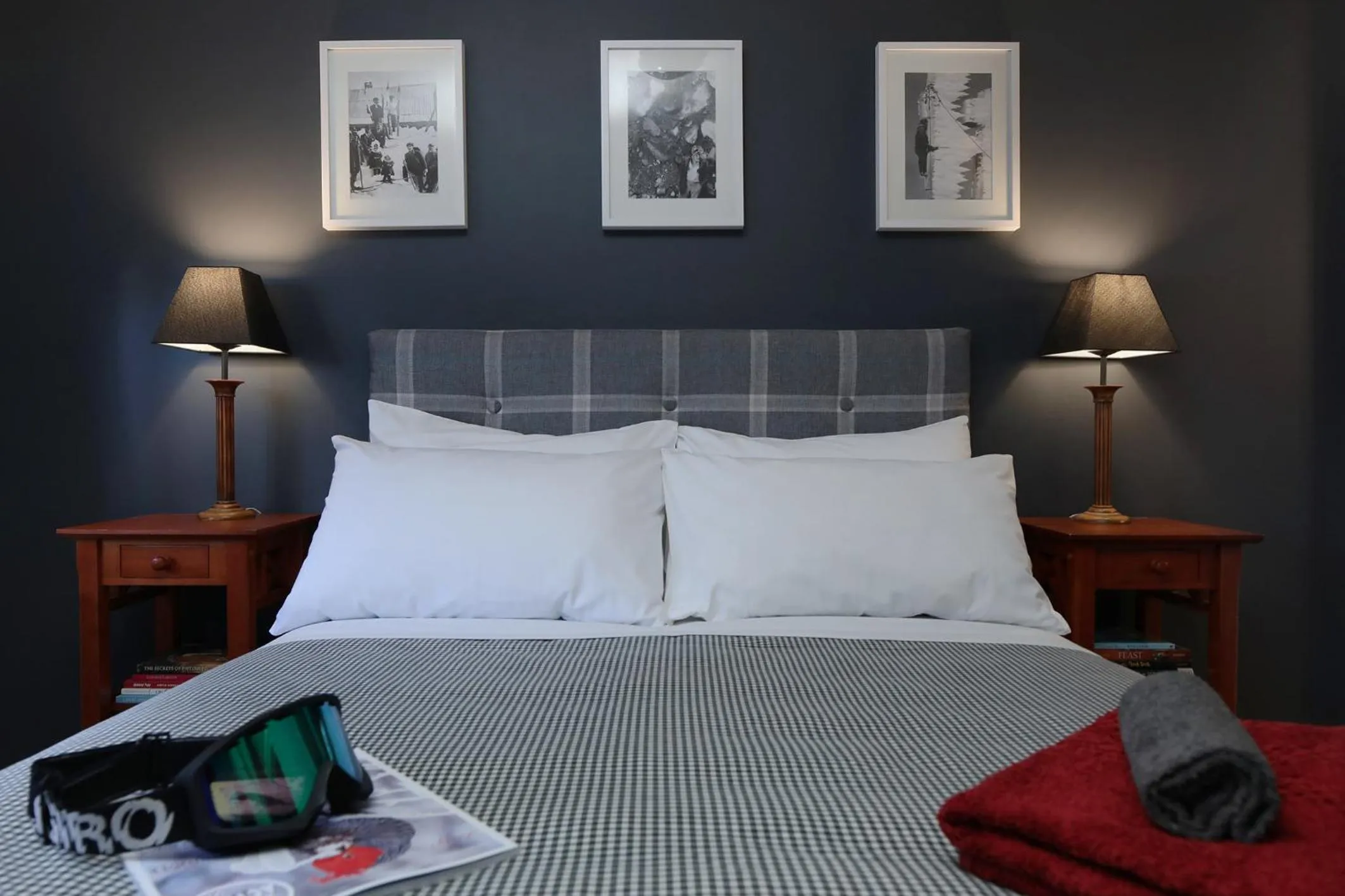 Decorative detail, Bed in Troldhaugen Lodge - Adults Only