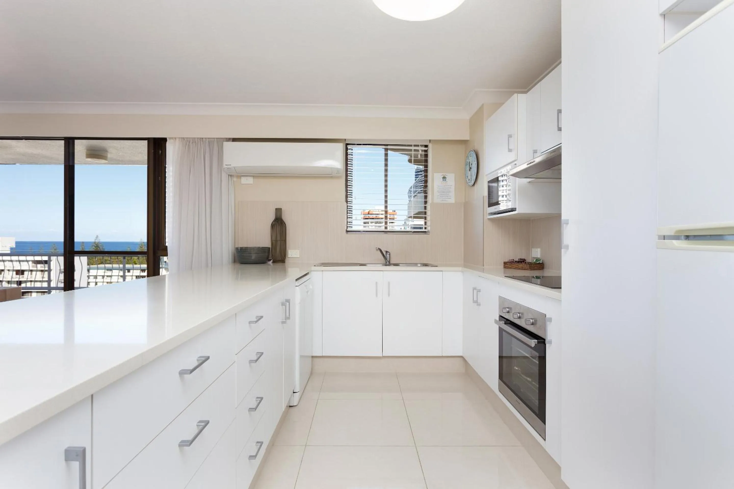 Kitchen or kitchenette in Capricornia Apartments