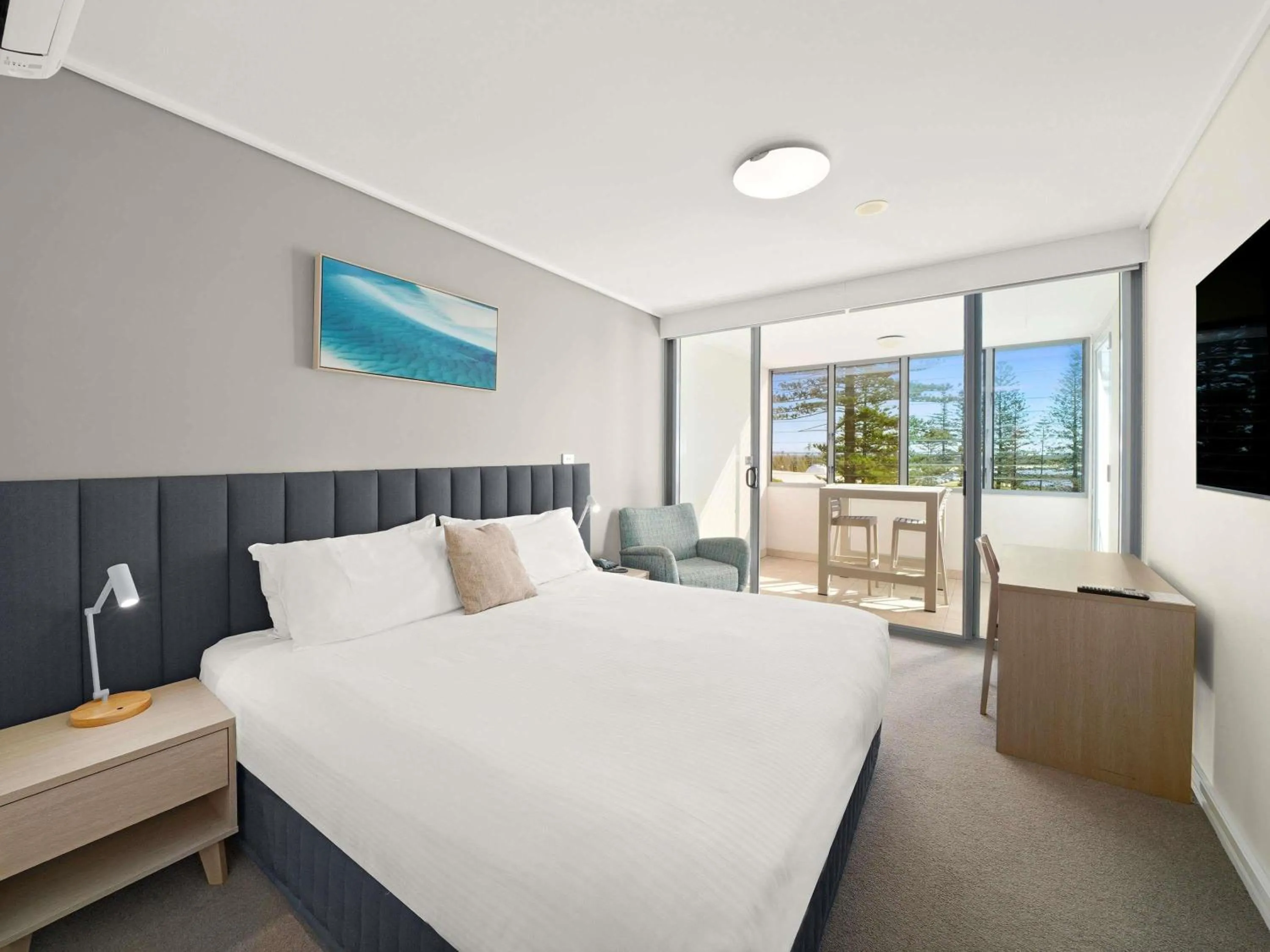 Bedroom, Bed in Mantra The Observatory