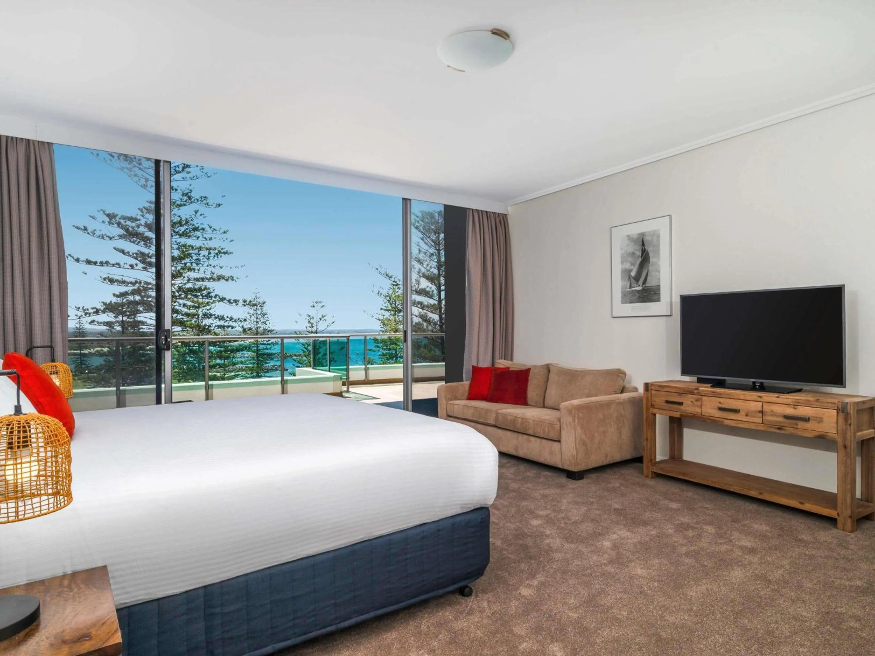 Property building, Bed in Mantra The Observatory