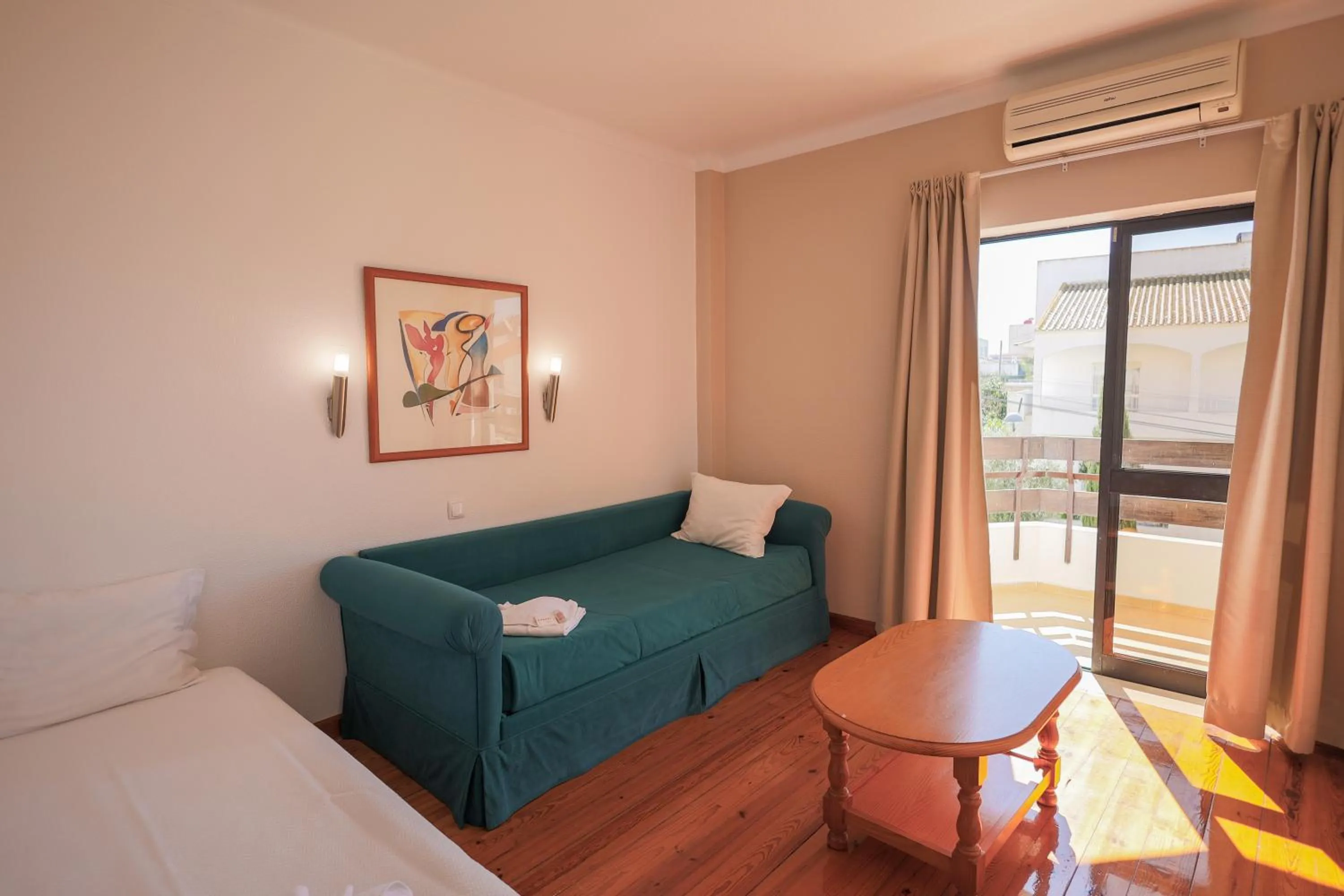 Bed in Portimão Center Hotel by Umbral