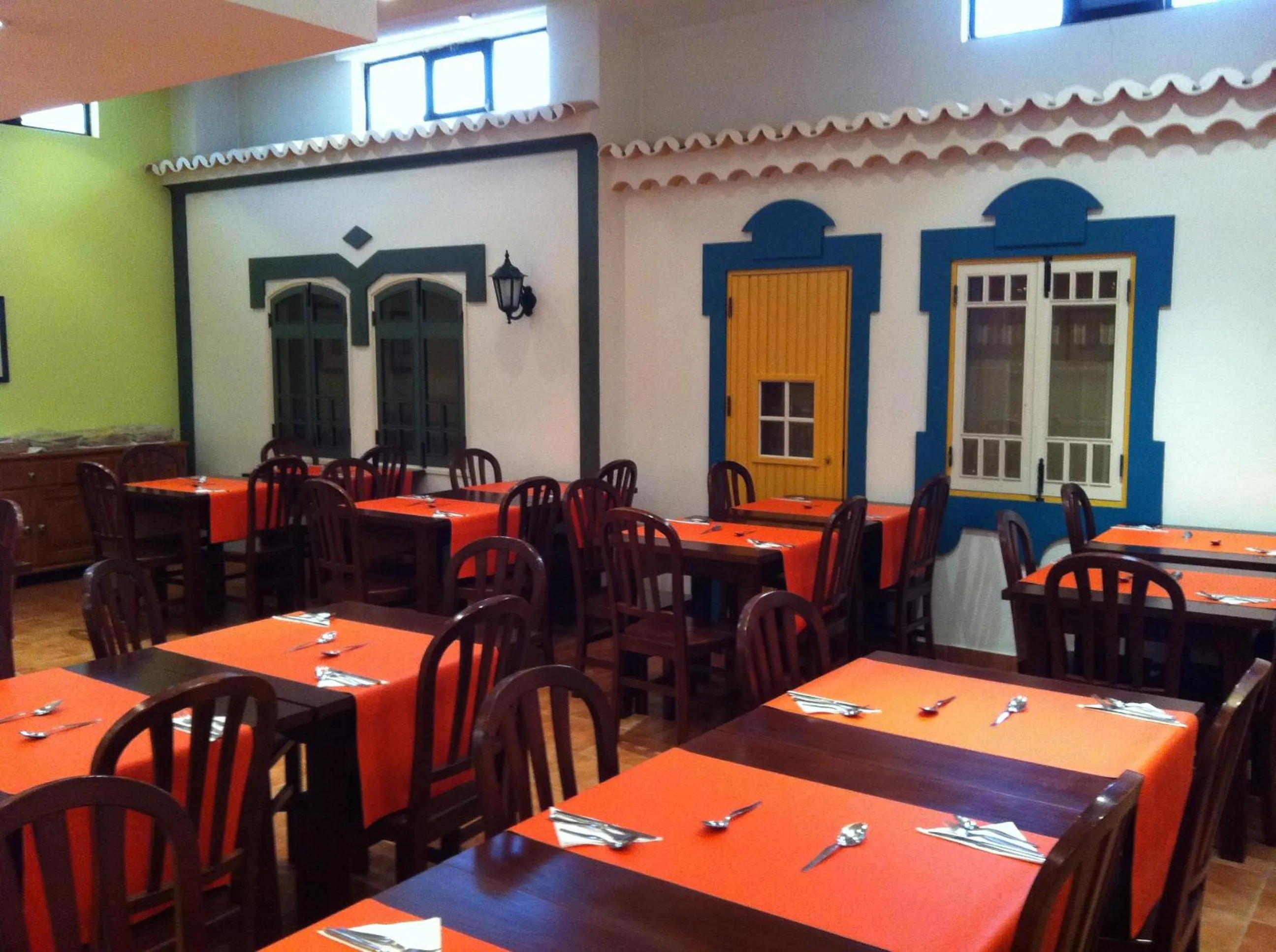 Restaurant/places to eat in Portimão Center Hotel