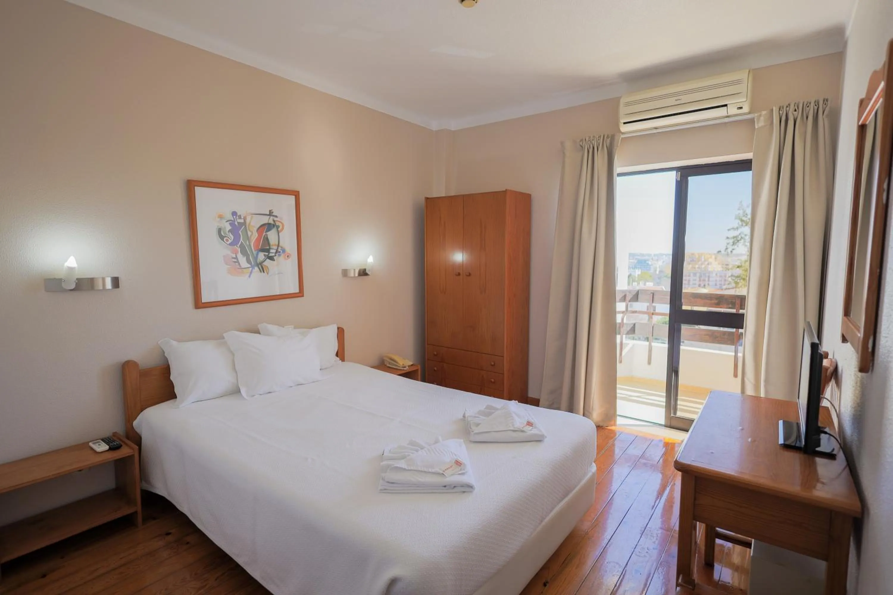 Bedroom, Bed in Portimão Center Hotel by Umbral