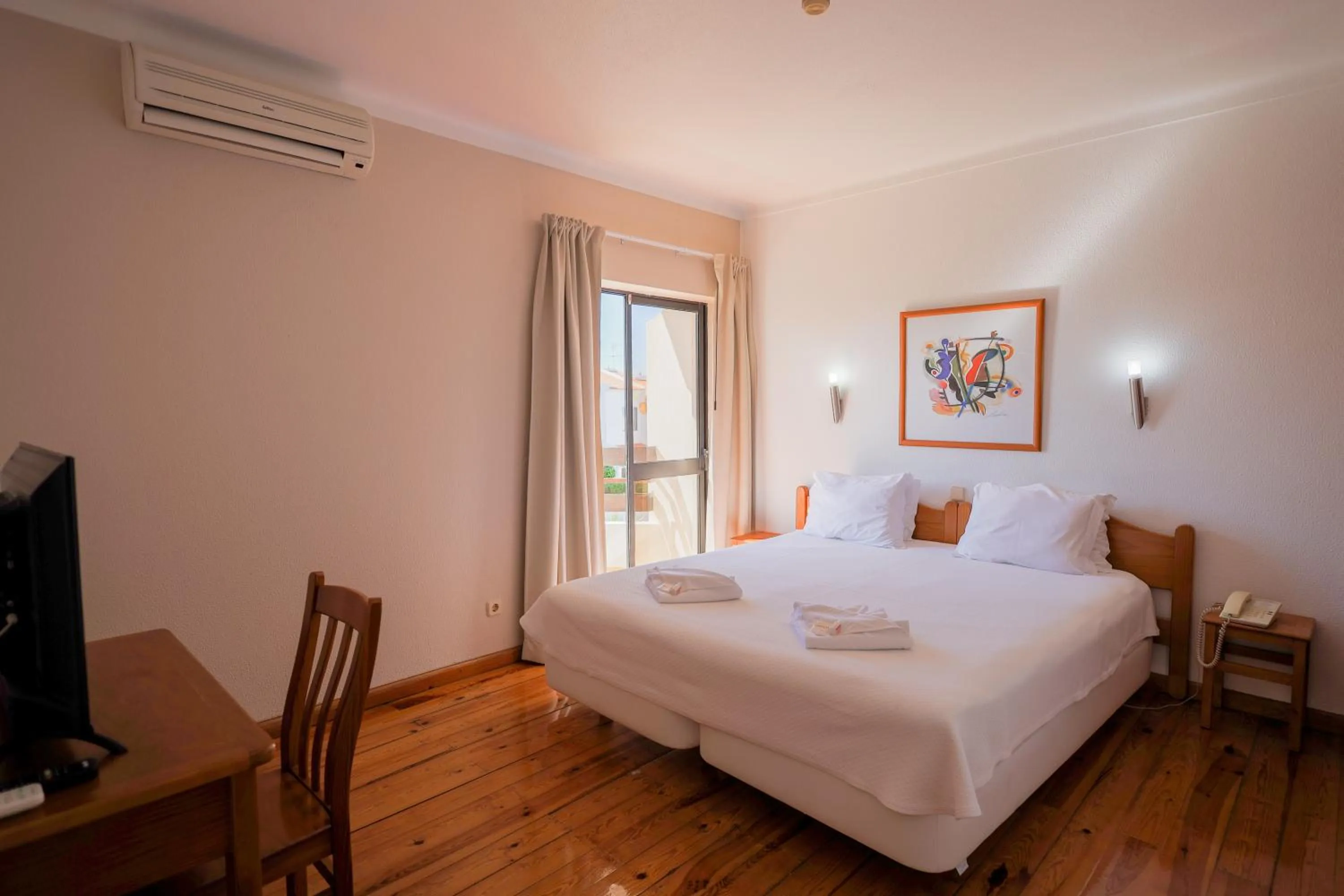 Bed in Portimão Center Hotel by Umbral