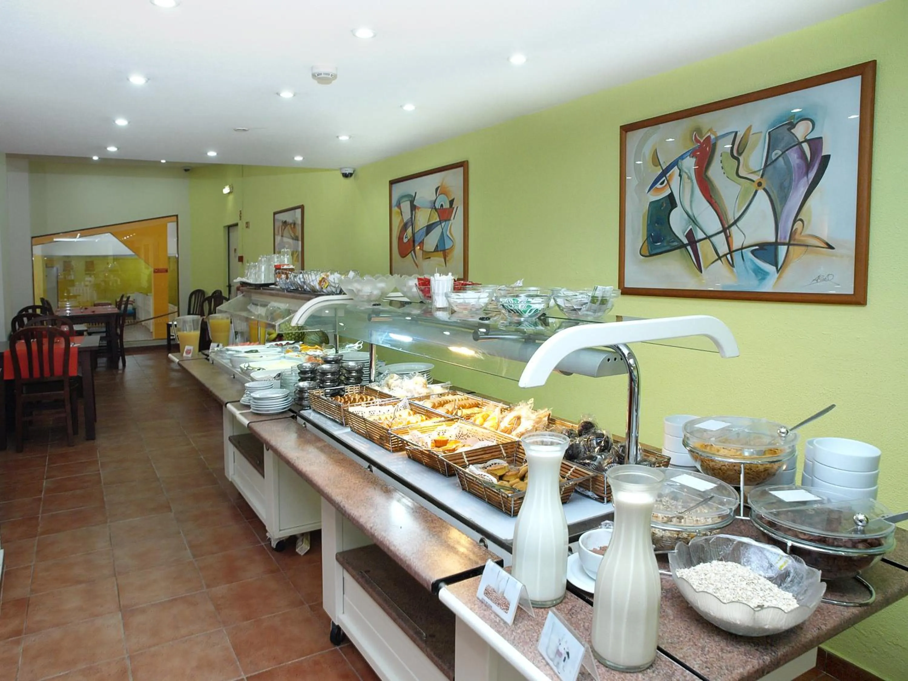 Buffet breakfast in Portimão Center Hotel