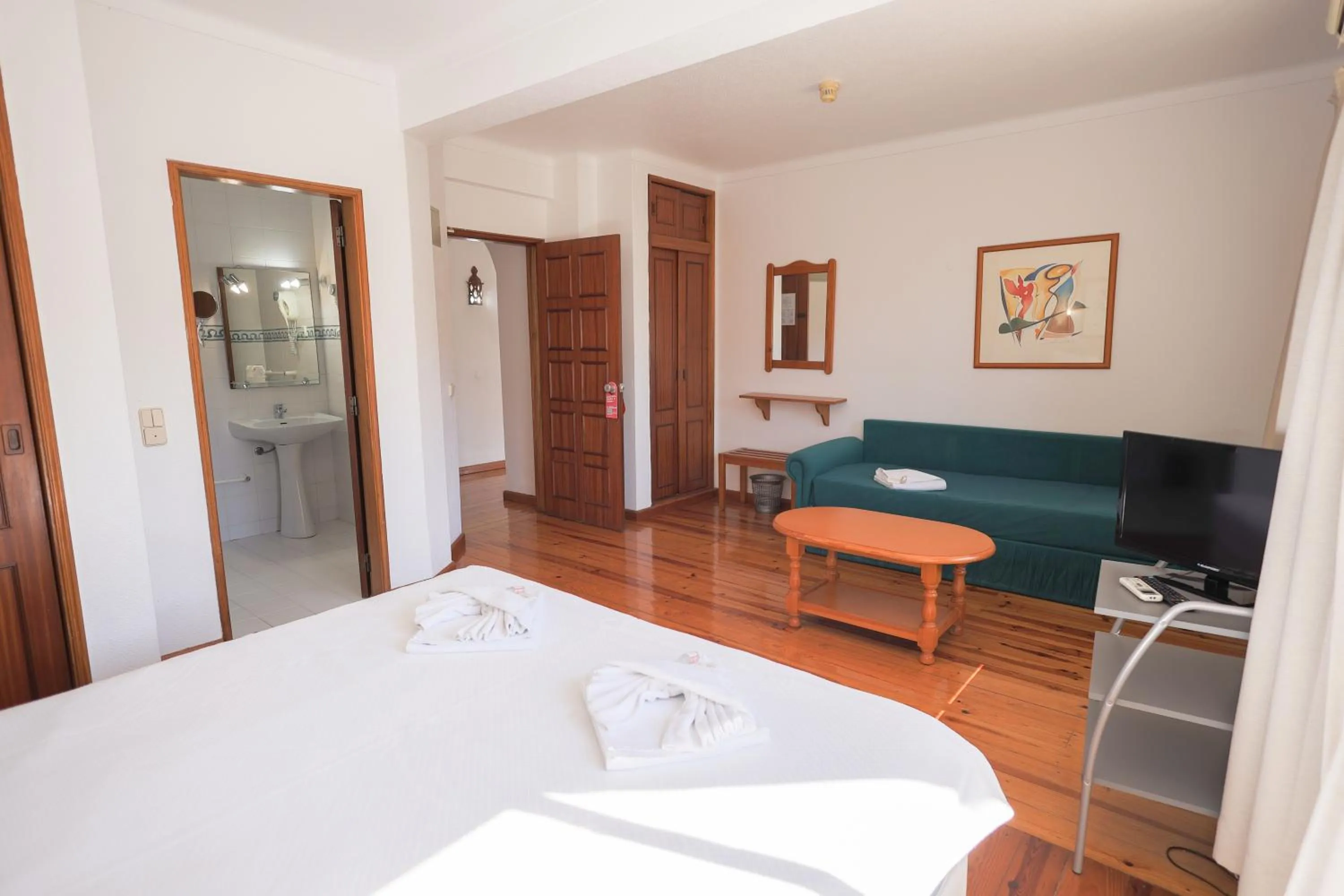 Bedroom, Bed in Portimão Center Hotel by Umbral