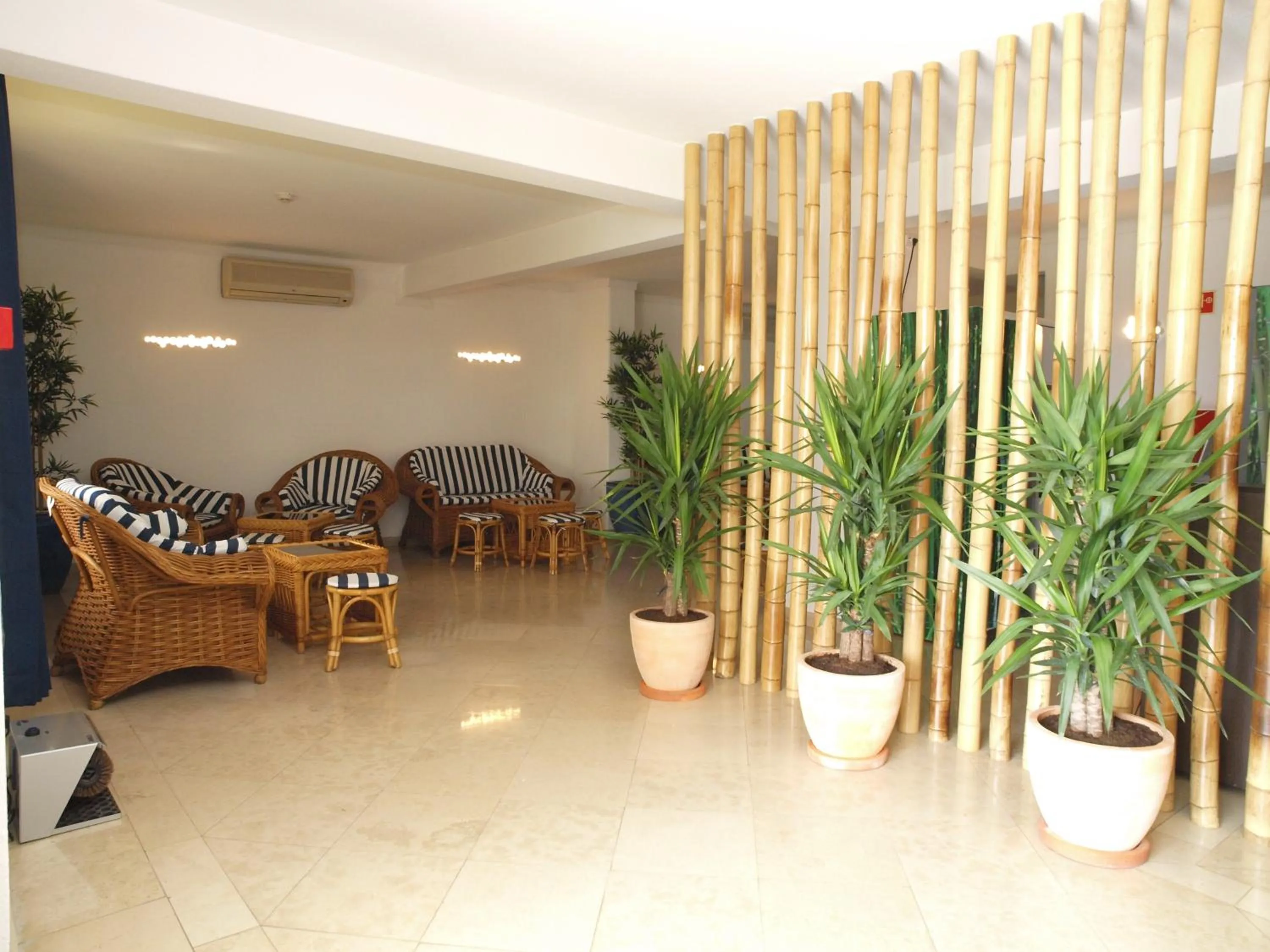 Lounge or bar in Portimão Center Hotel