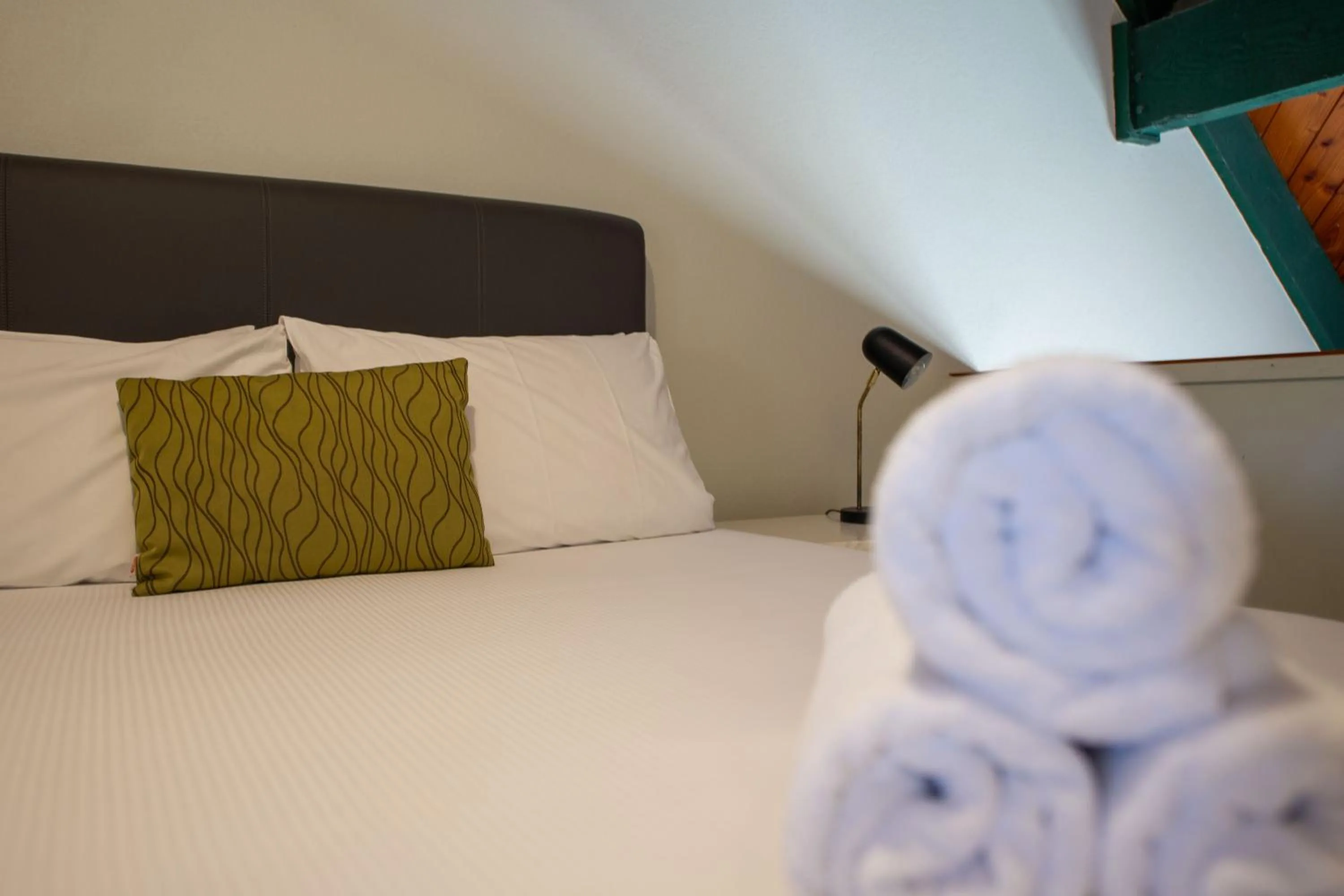 Bed in Wylie Court Motor Lodge