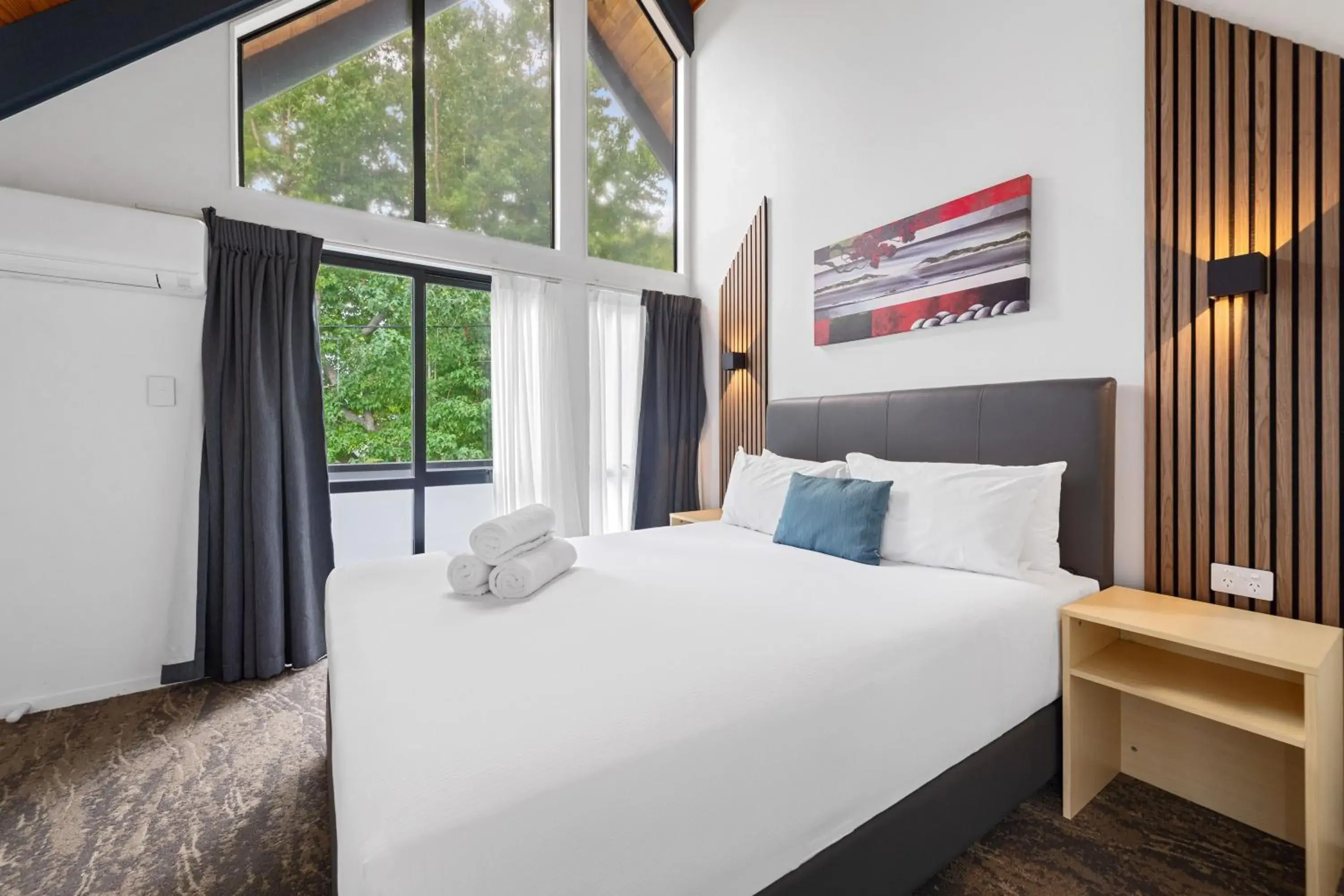 Premium Two Bedroom Apartment with Spa Pool in Wylie Court Motor Lodge Premium Two Bedroom Apartment with Spa Pool in Wylie Court Motor Lodge