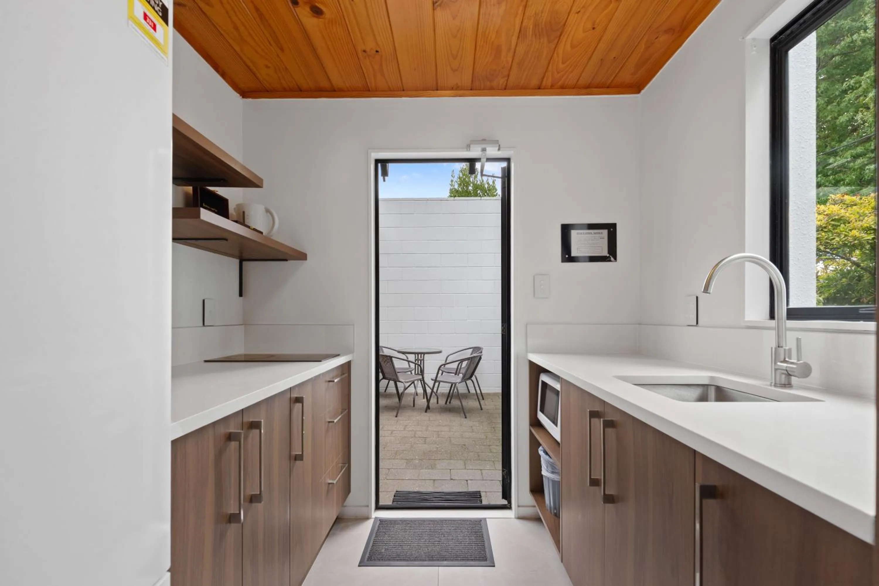 Kitchen or kitchenette in Wylie Court Motor Lodge