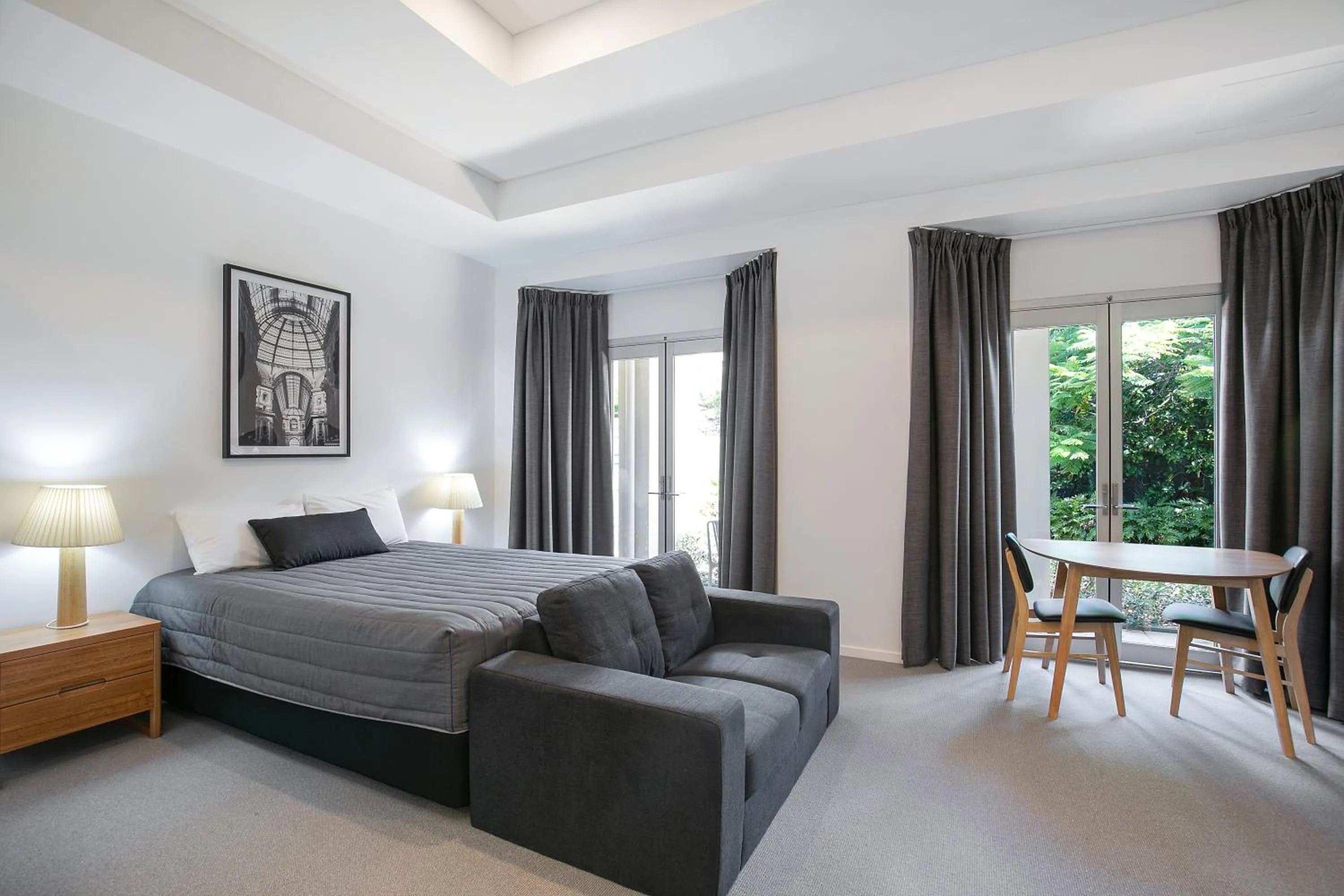 Bed in Comfort Inn & Apartments Northgate Airport