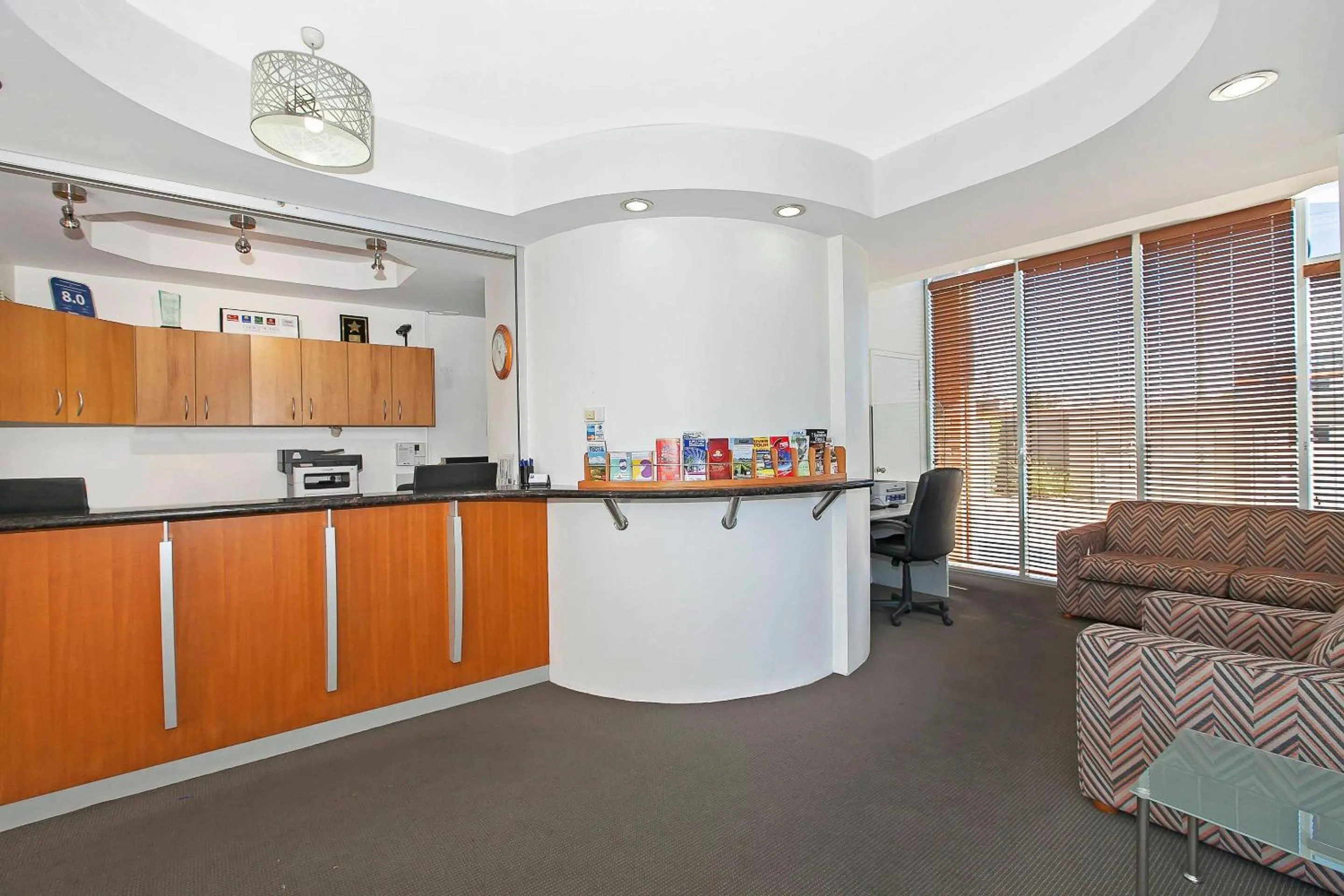 Lobby or reception in Comfort Inn & Apartments Northgate Airport