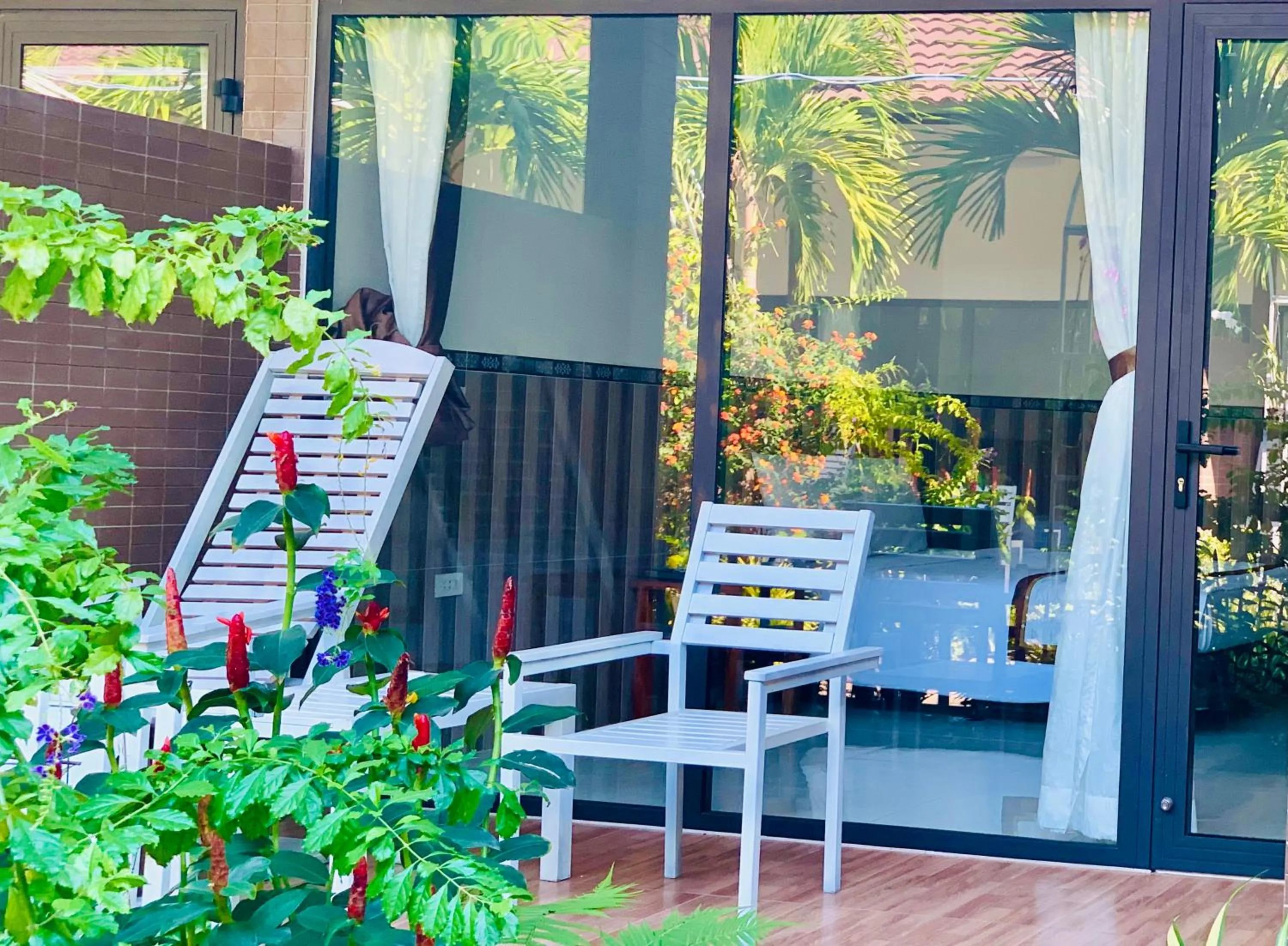 Facade/entrance in Canary Bungalow