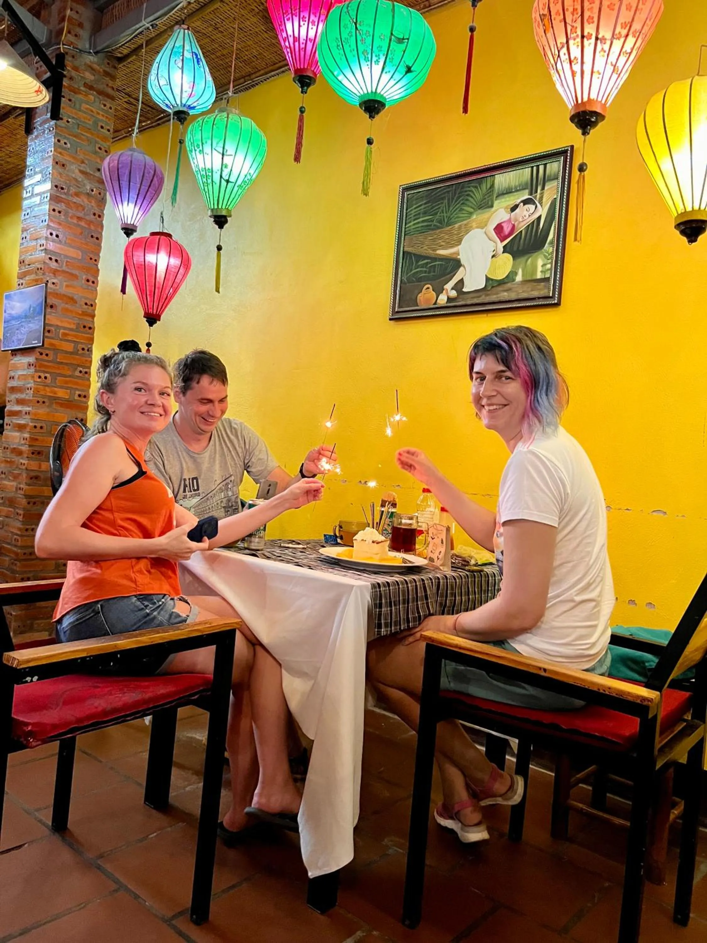 Restaurant/places to eat in Canary Bungalow