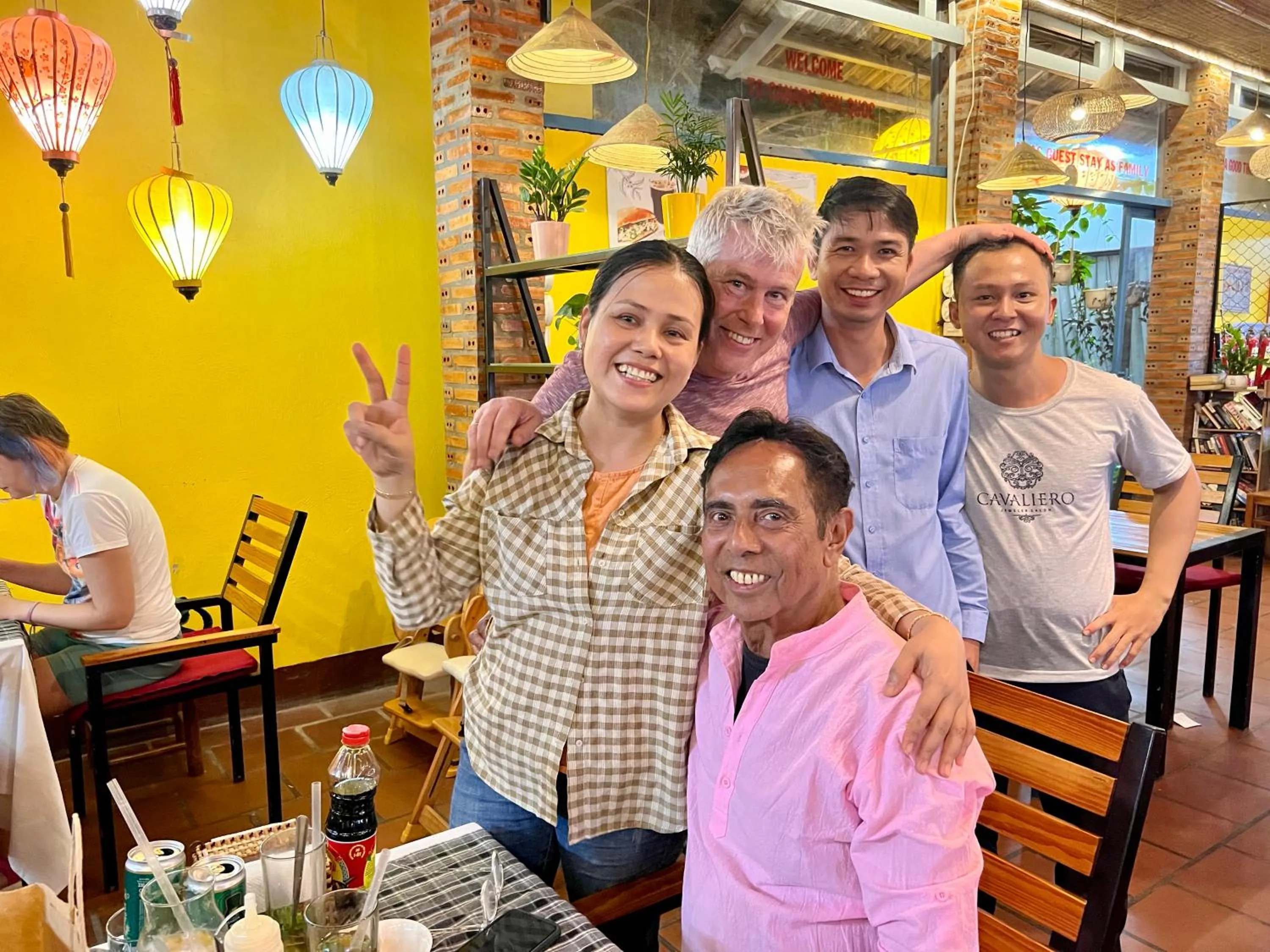 Restaurant/places to eat in Canary Bungalow