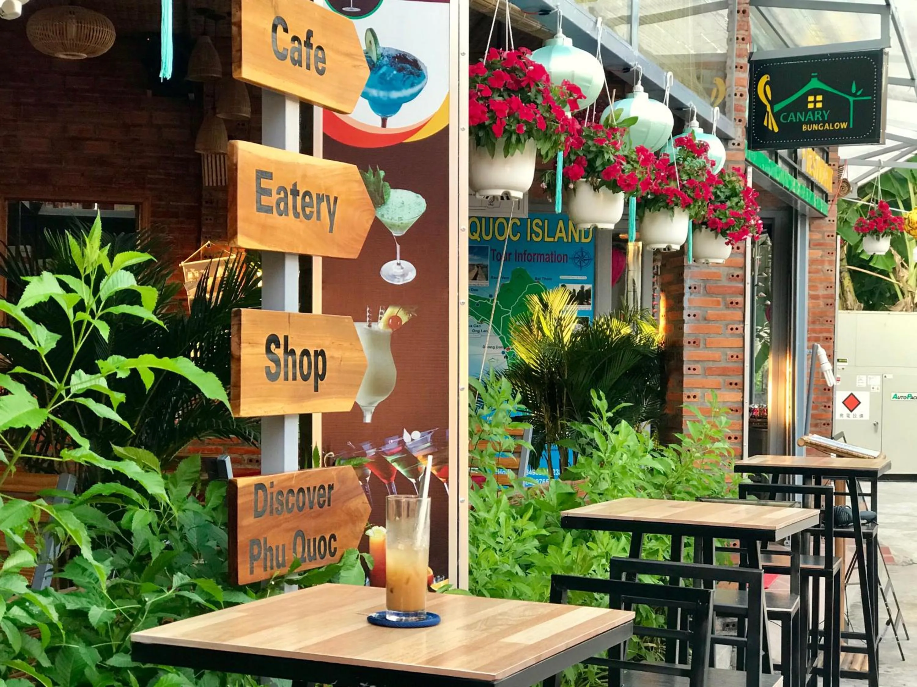 Restaurant/places to eat in Canary Bungalow