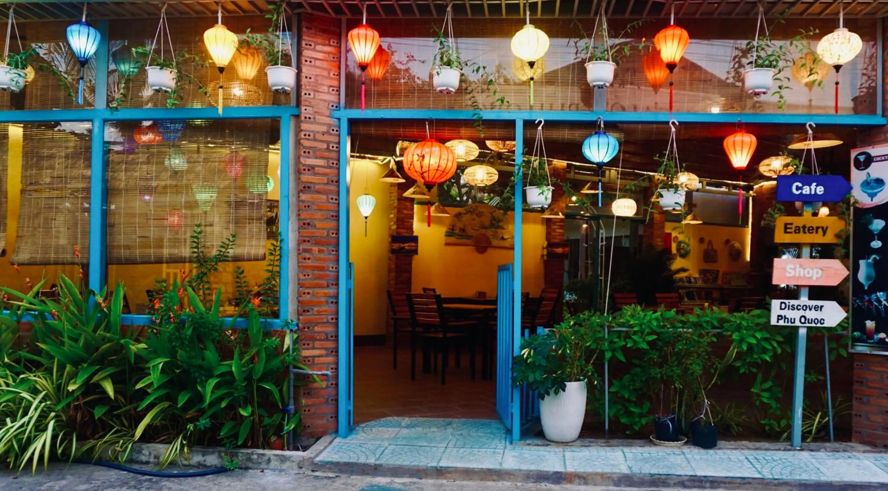 Facade/entrance in Canary Bungalow