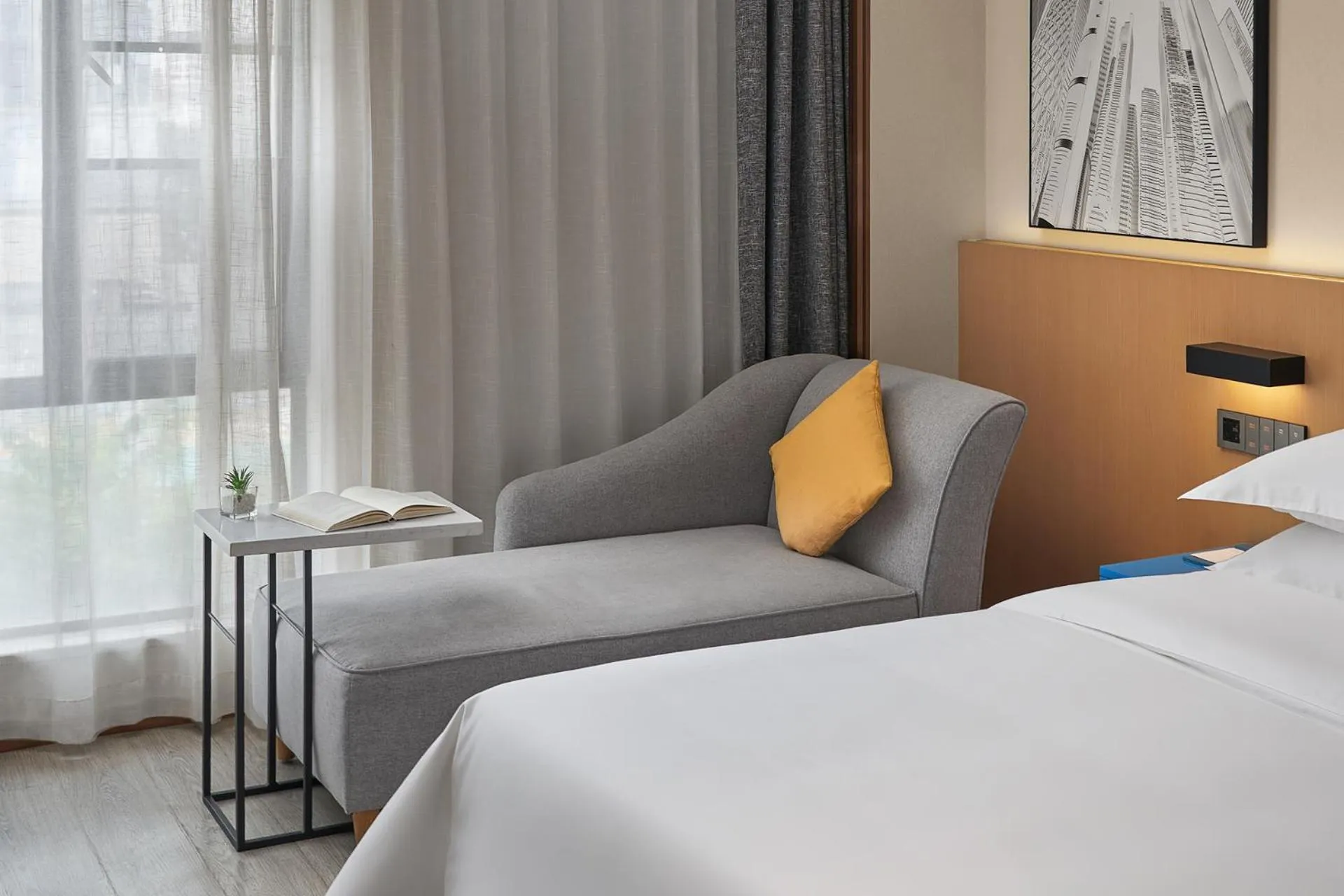 Seating area, Bed in Fengyue Light Shang Hotel Guangzhou Baiyun Airport Store