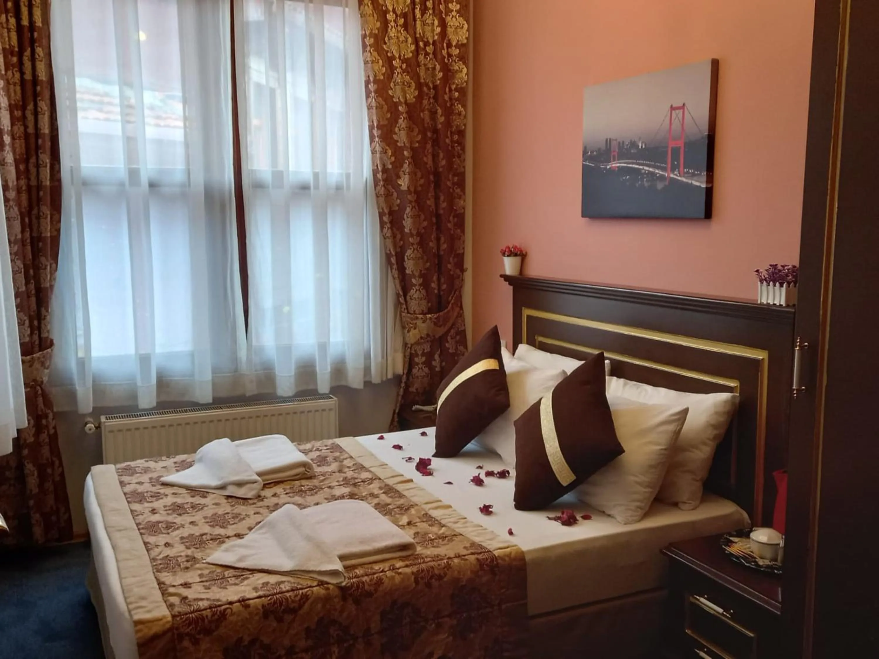 Bedroom, Bed in Emirhan Hotel, Sultanahmet