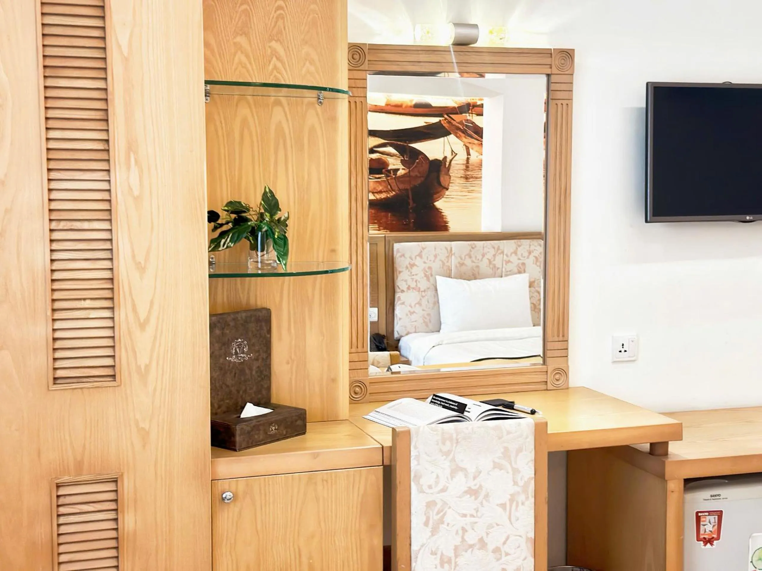 wardrobe in Vuong Tai Hotel