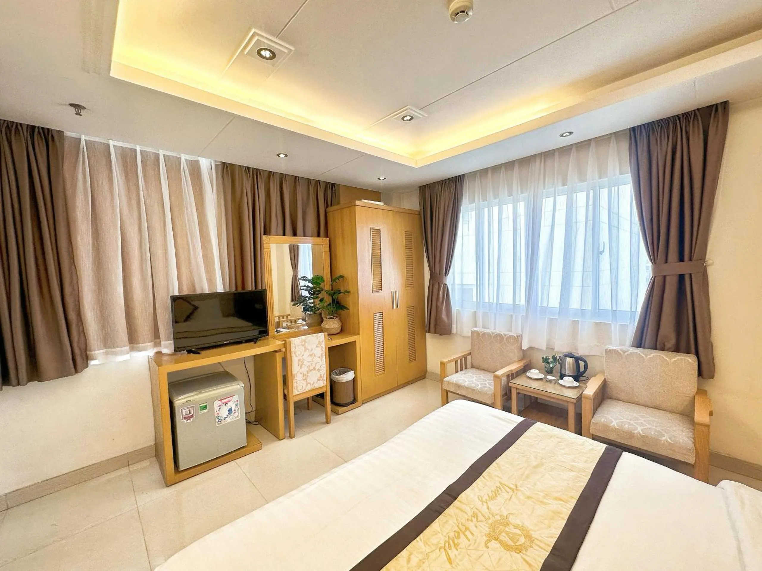 Communal lounge/ TV room, Bed in Vuong Tai Hotel