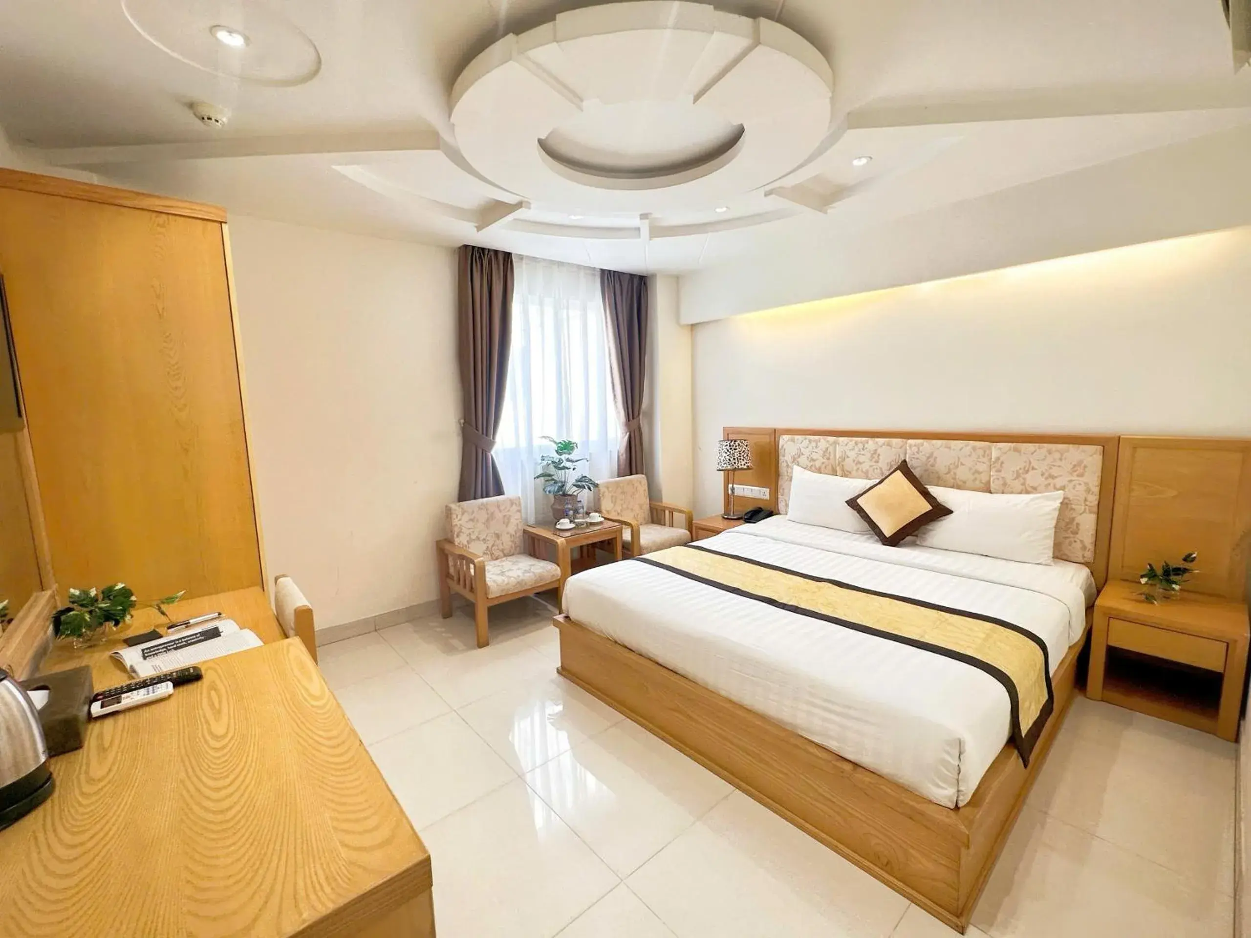 Deluxe Double or Twin Room with City View in Vuong Tai Hotel Deluxe Double or Twin Room with City View in Vuong Tai Hotel