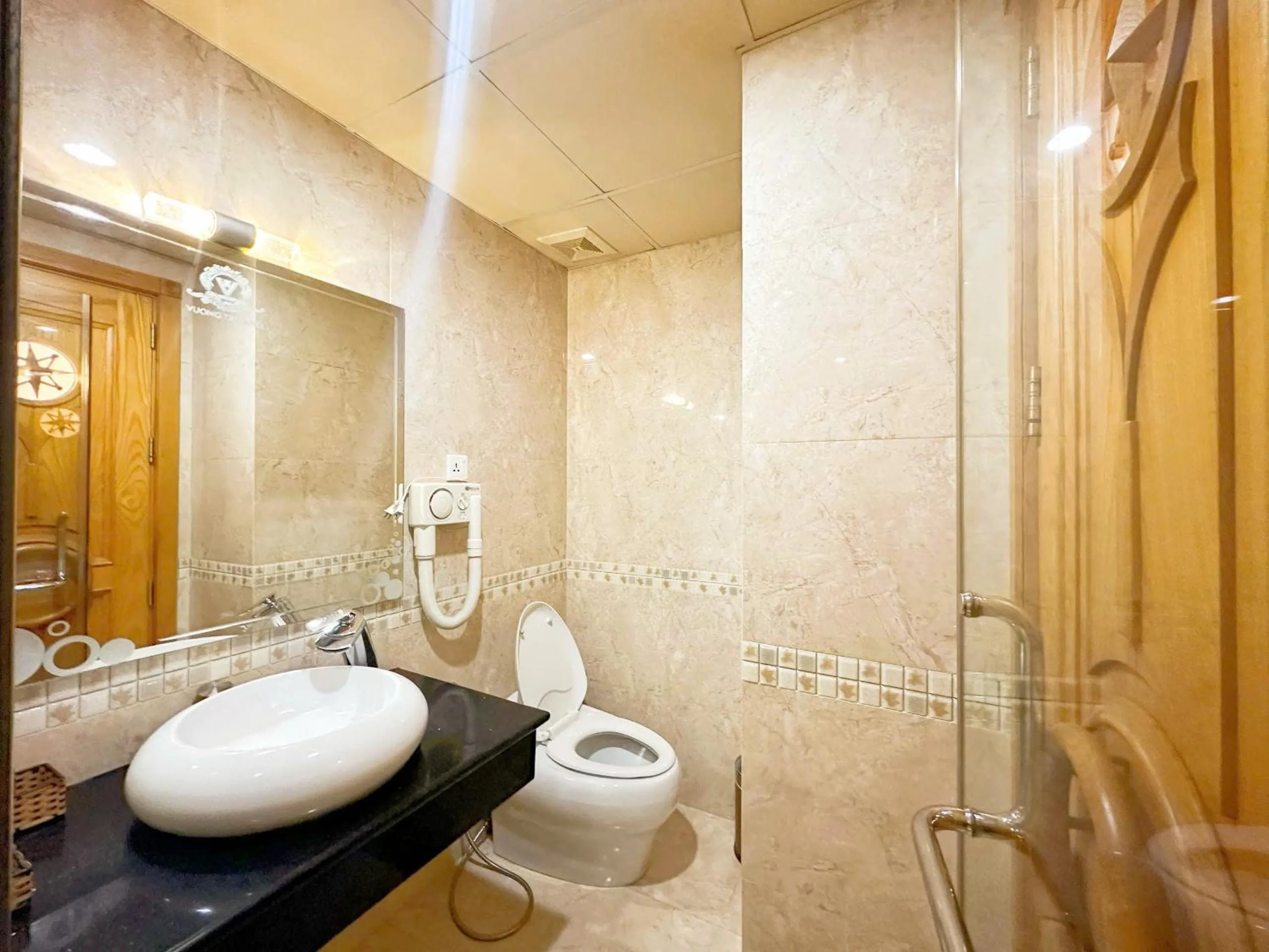 Bathroom in Vuong Tai Hotel