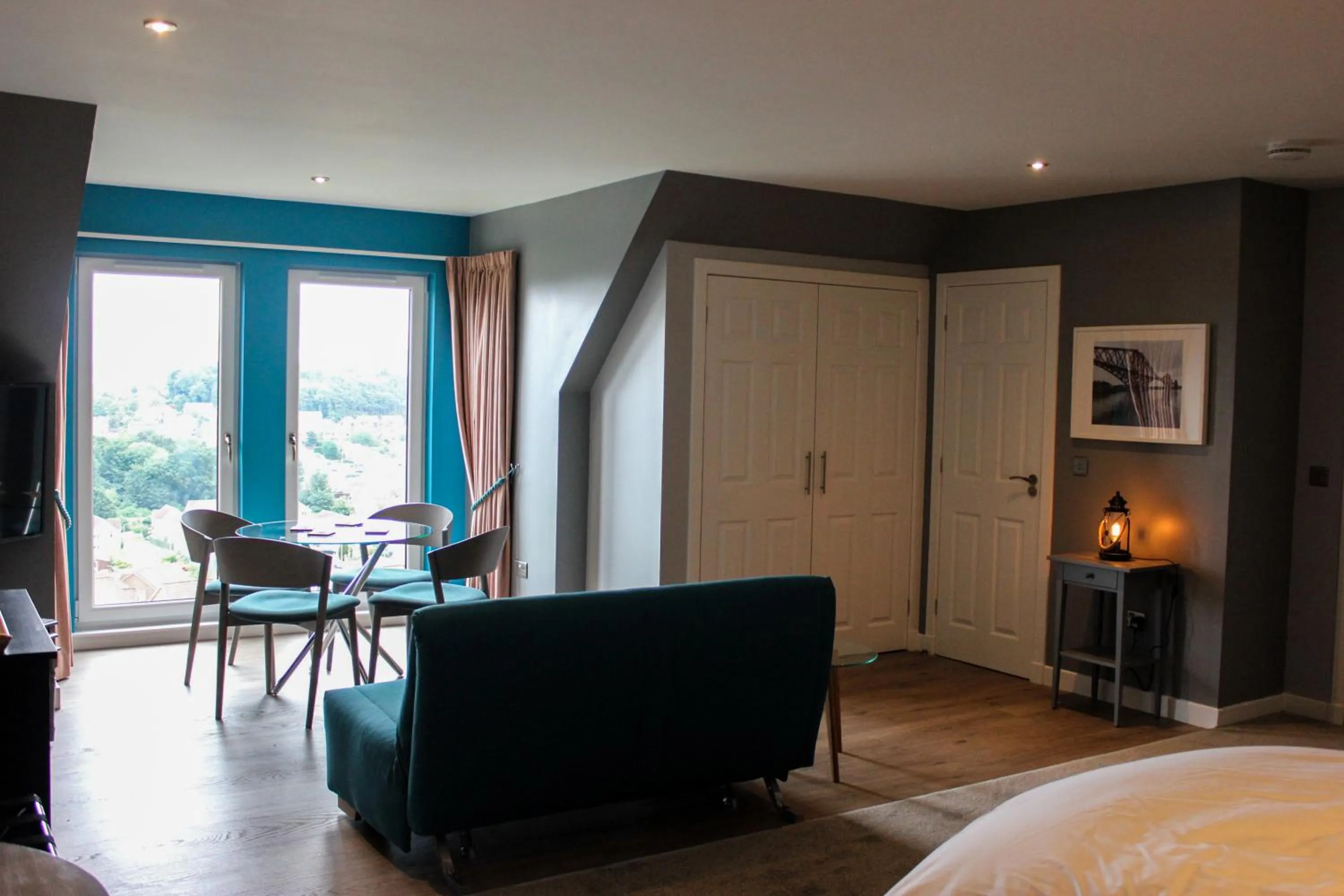 Living room, Bed in Bay and Bridge