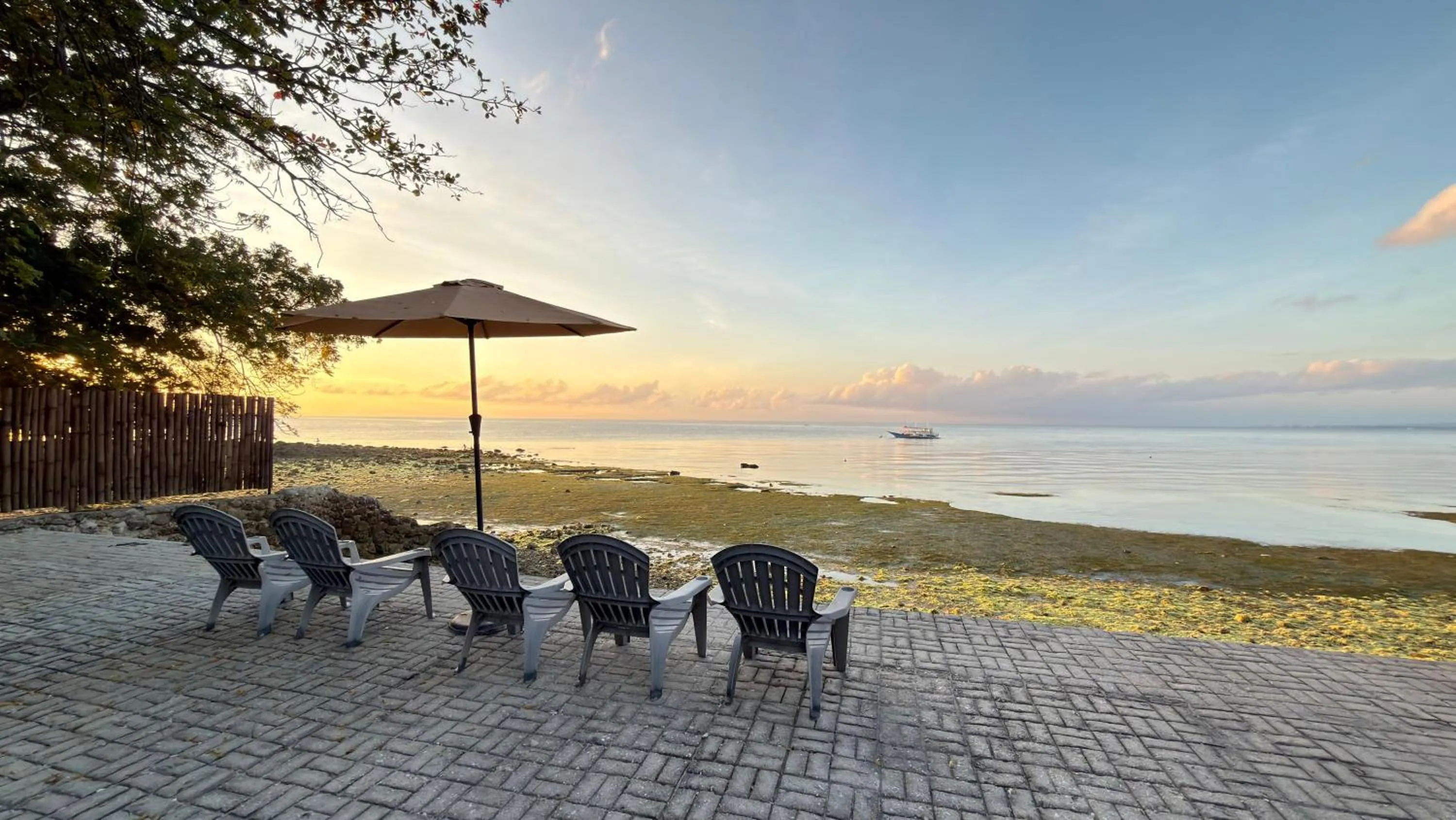 Southseas Beach Resort and Dive Center