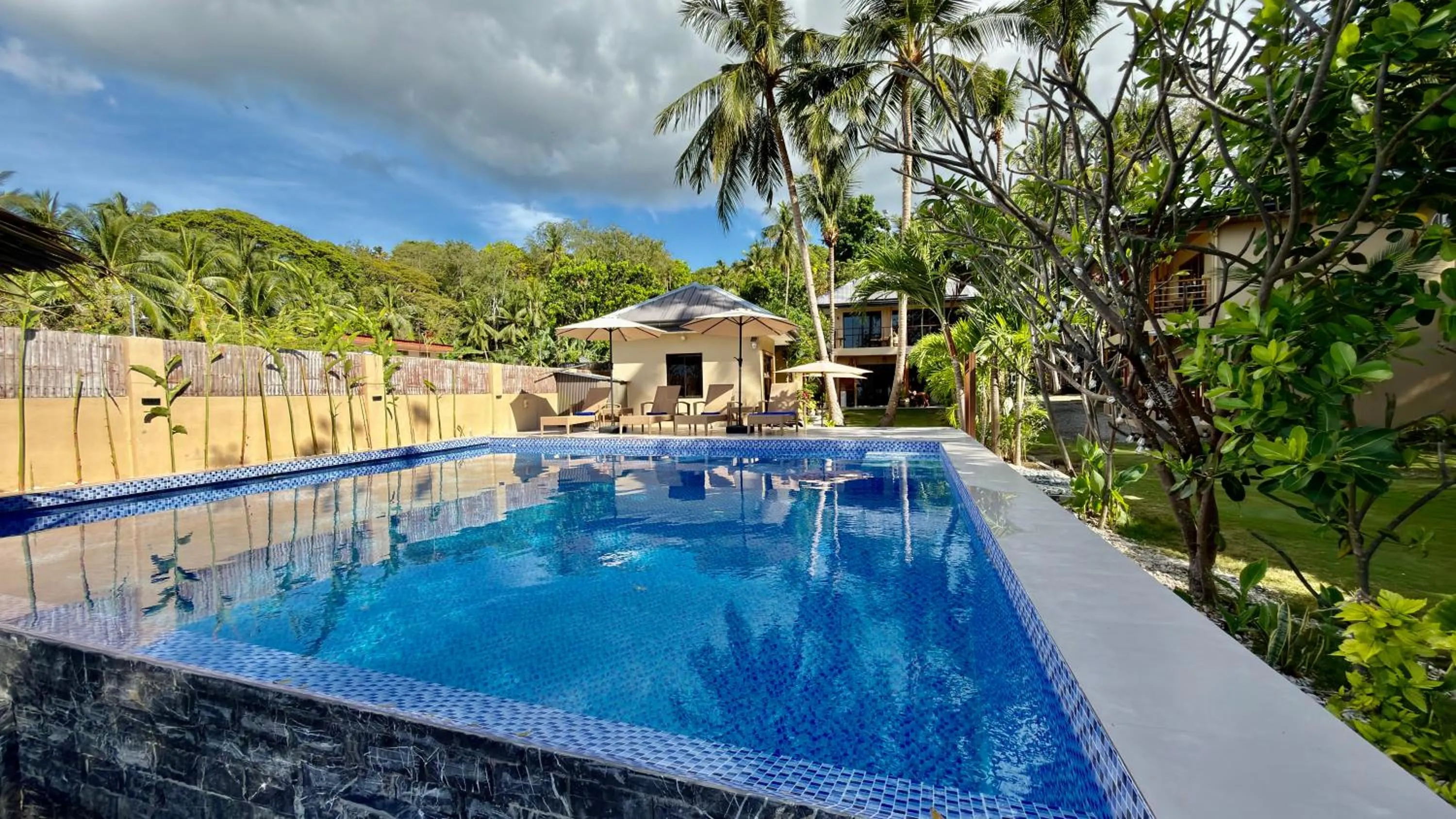 Southseas Beach Resort and Dive Center