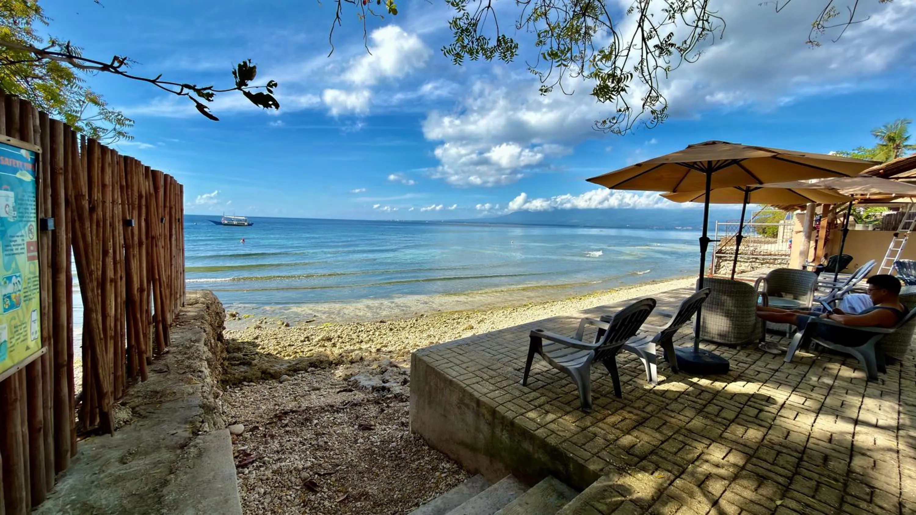 Southseas Beach Resort and Dive Center