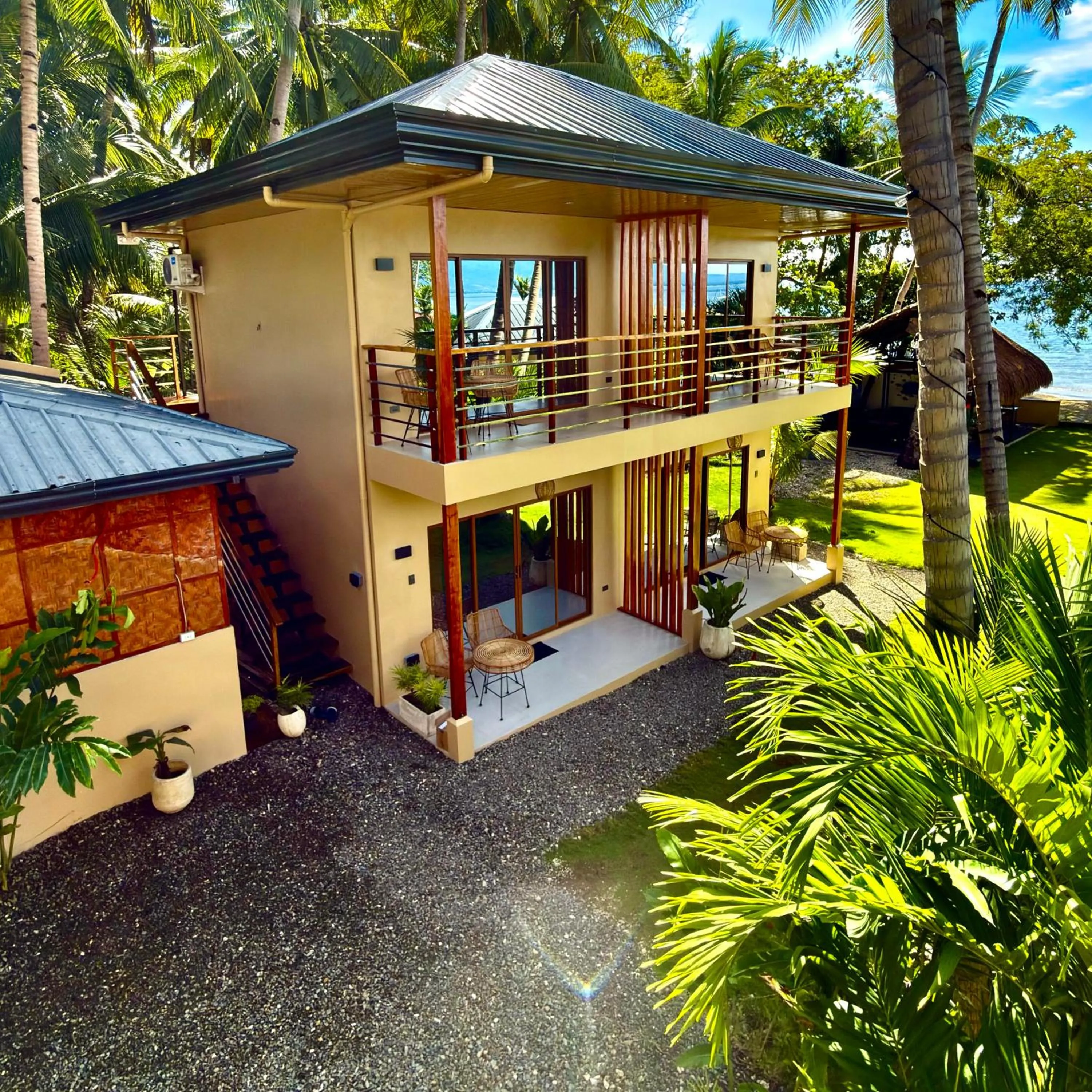 Southseas Beach Resort and Dive Center