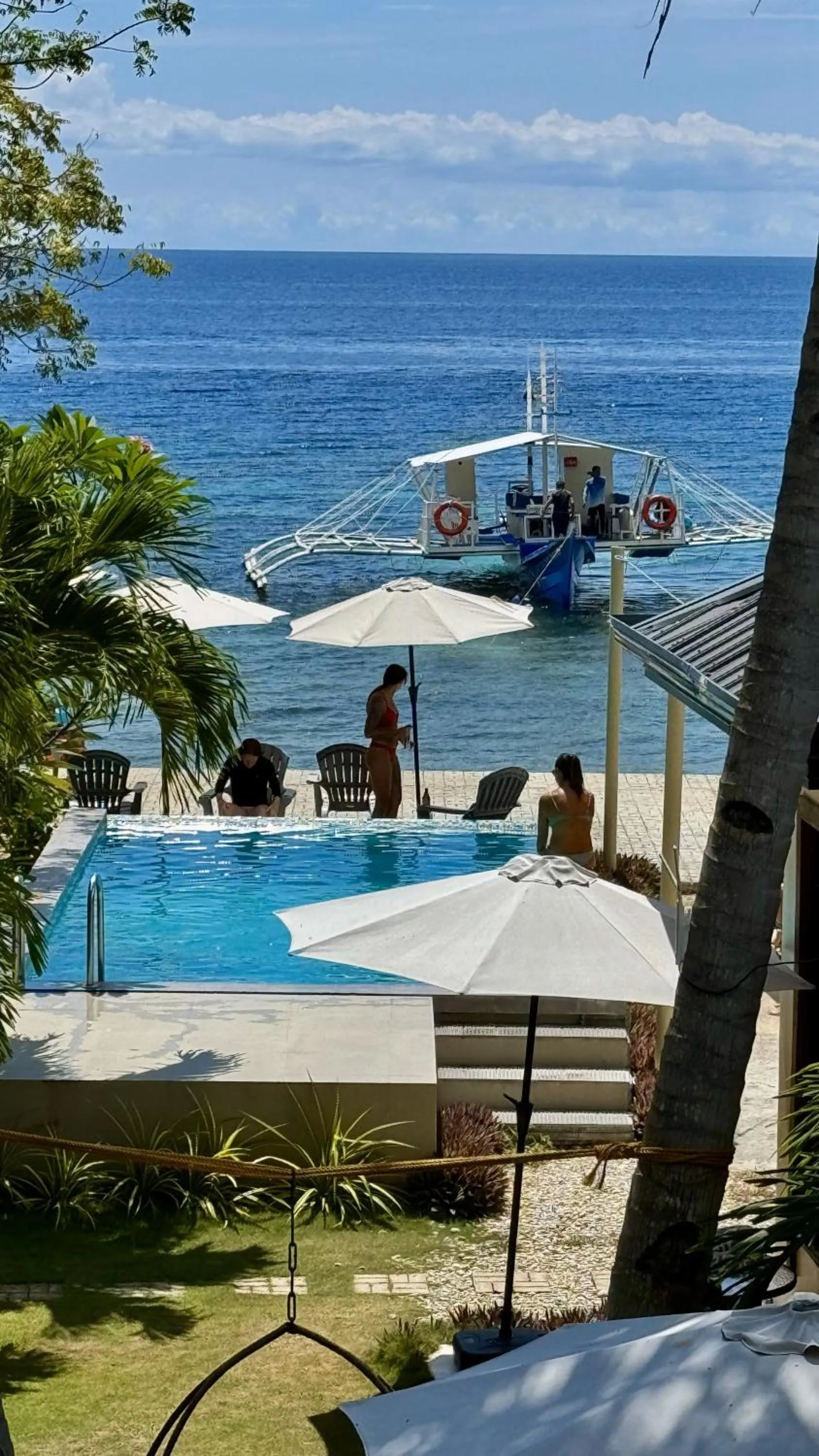 Swimming pool in Southseas Beach Resort and Dive Center