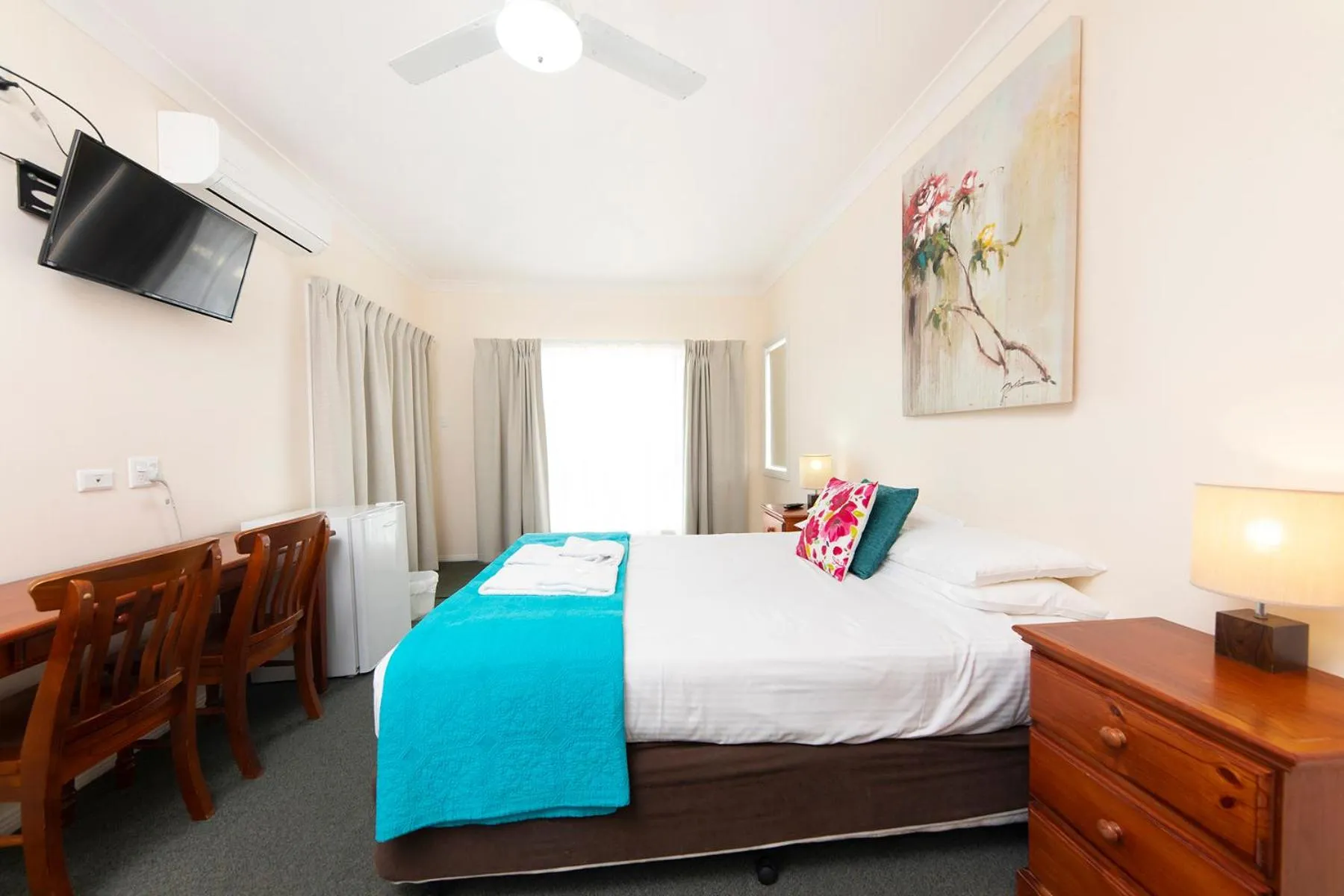 Bed in Meridian Beachside Apartments