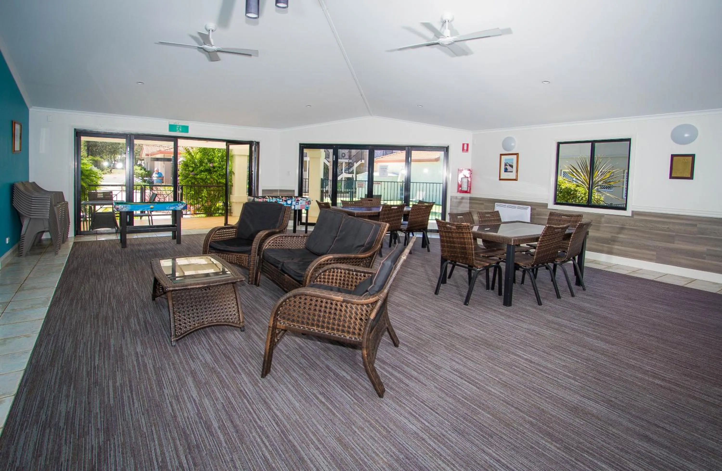 Communal lounge/ TV room in Meridian Beachside Apartments