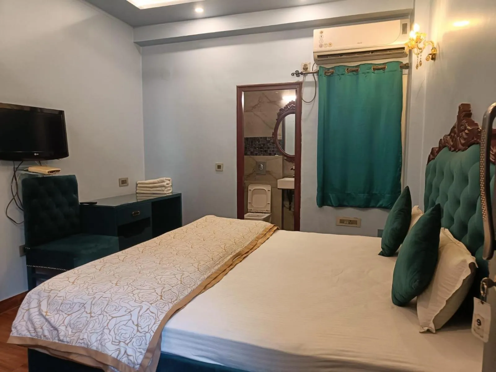 Bed in Maya Hotel & Restaurant