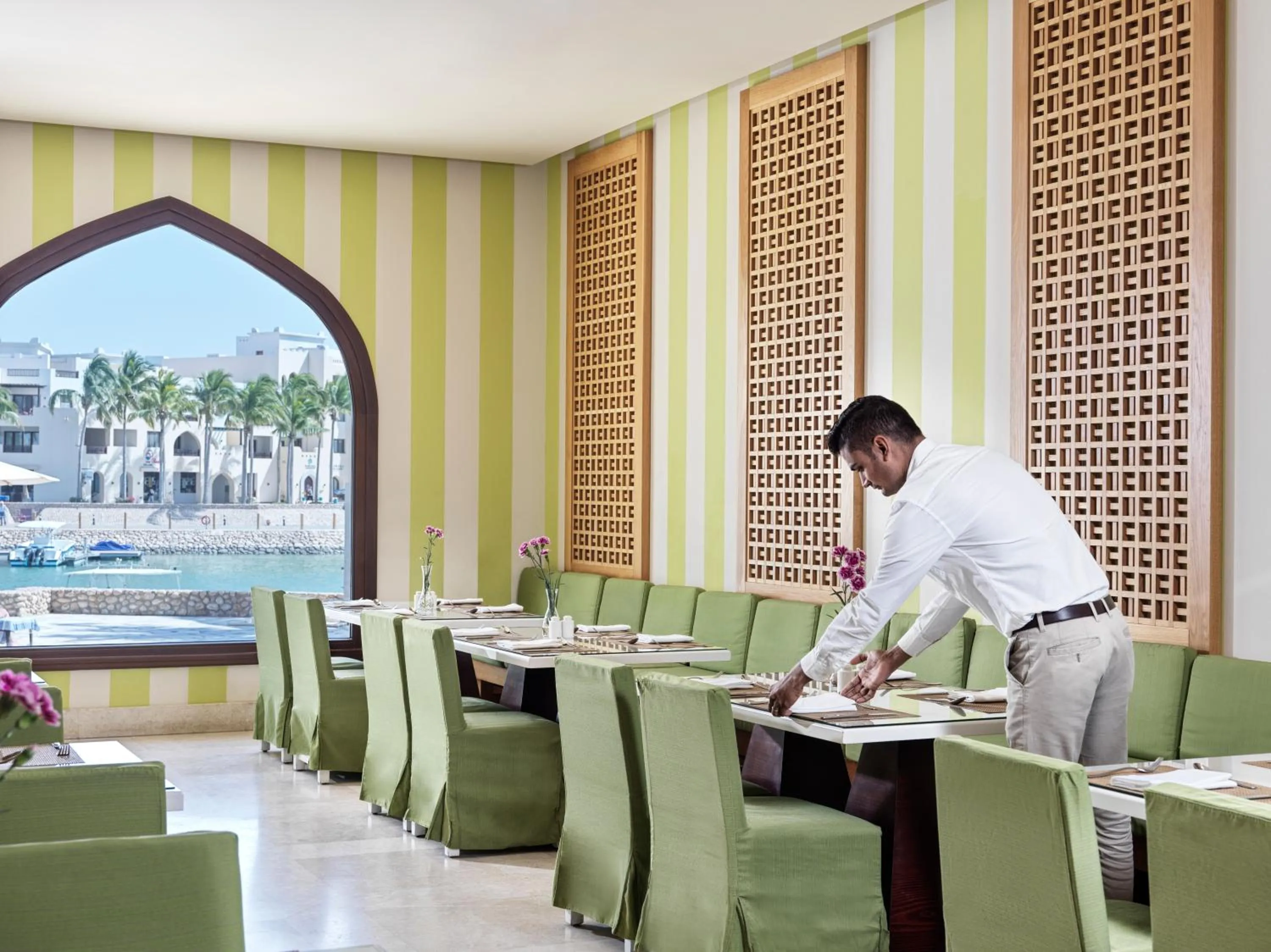 Restaurant/places to eat in Juweira Boutique Hotel Adult only