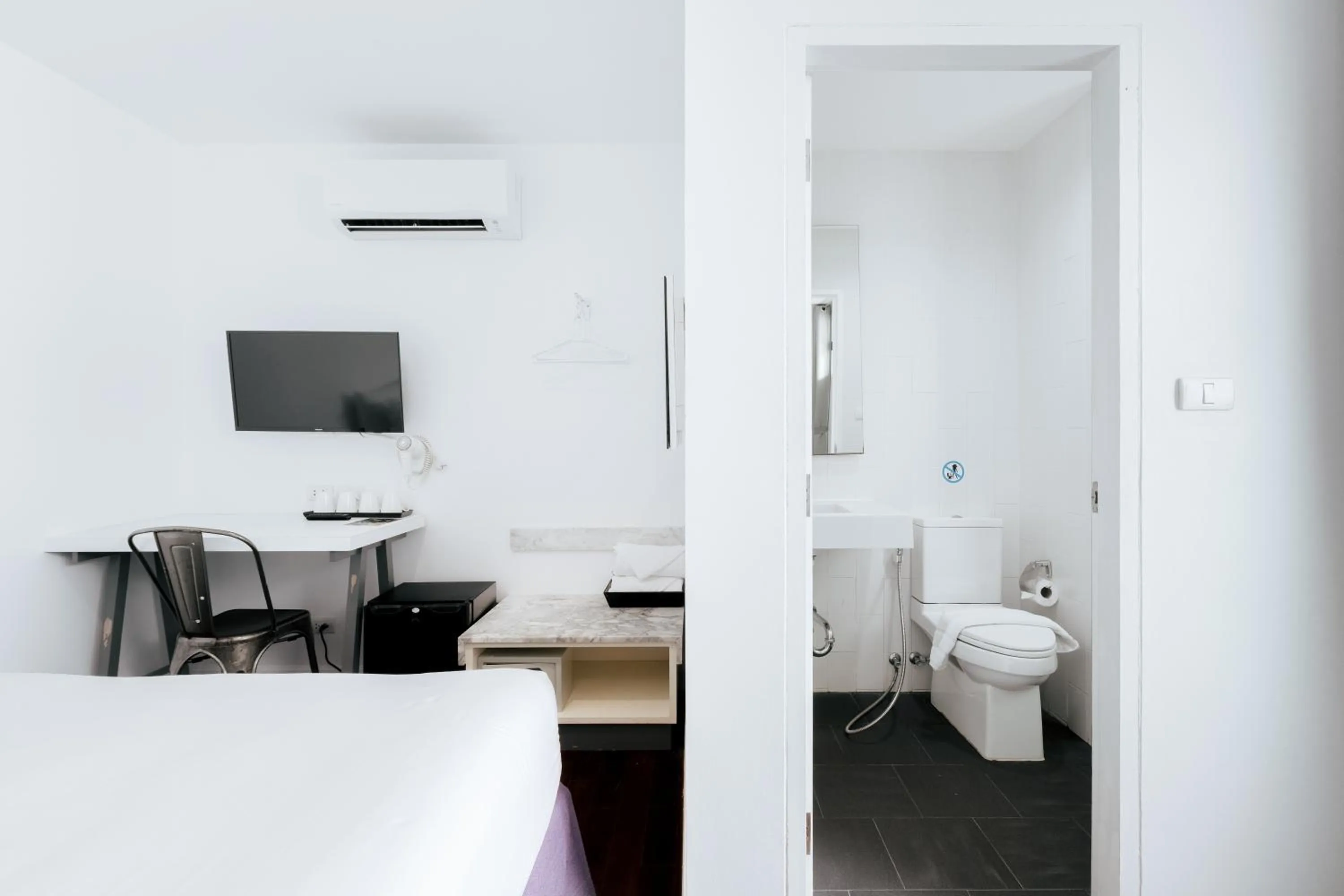 Toilet in Blu Monkey Bed & Breakfast Phuket