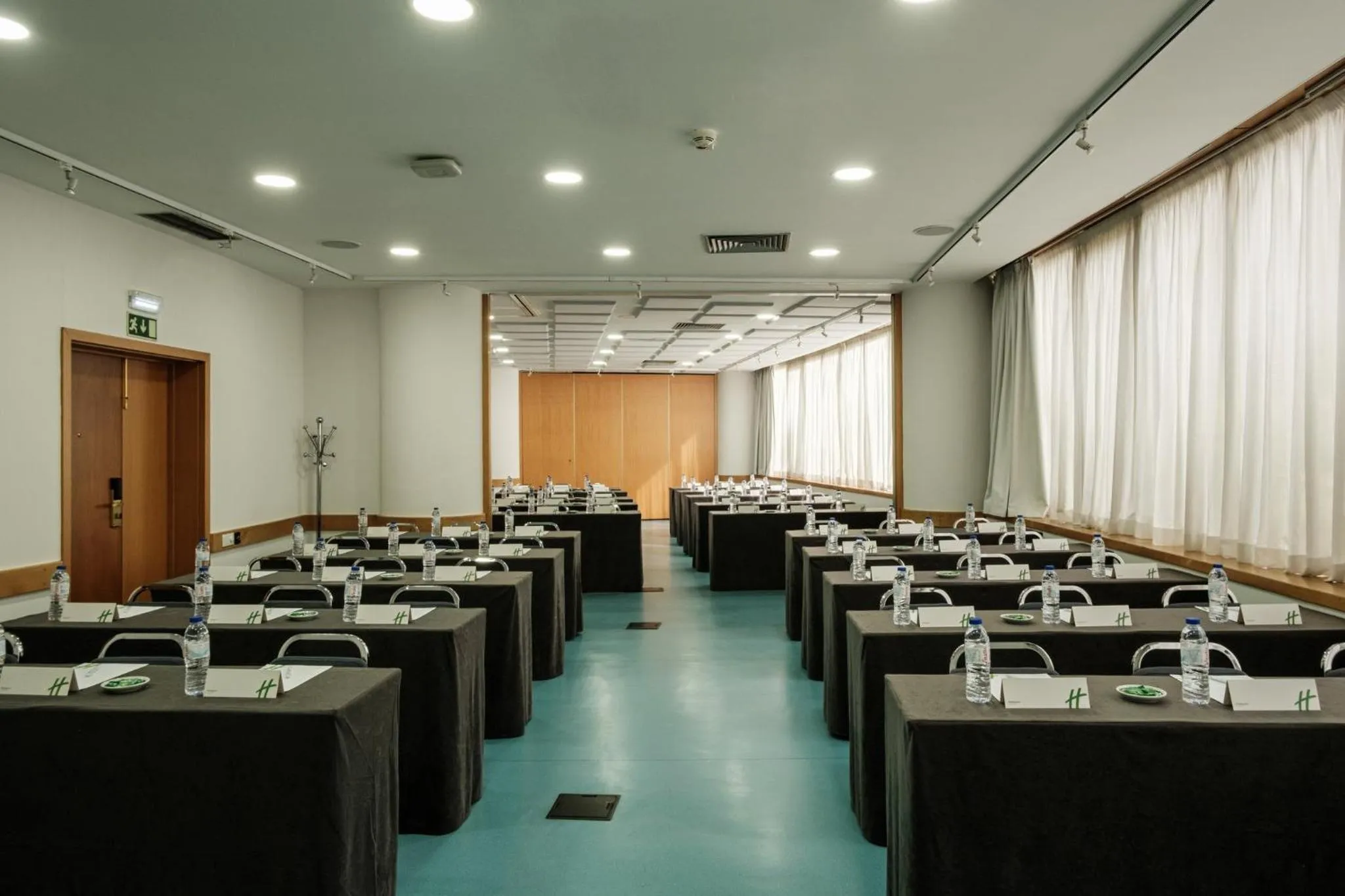 Meeting/conference room in Holiday Inn Lisbon-Continental by IHG