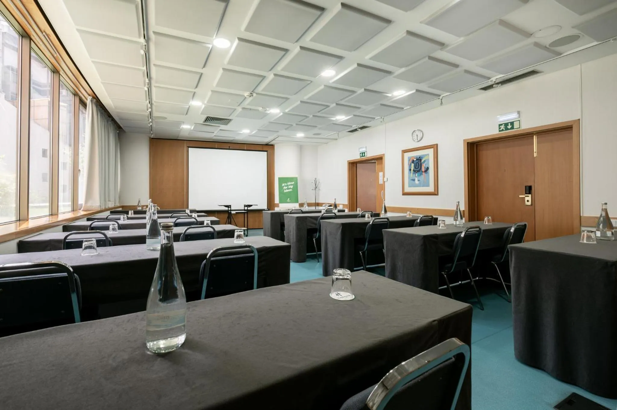 Meeting/conference room in Holiday Inn Lisbon-Continental by IHG
