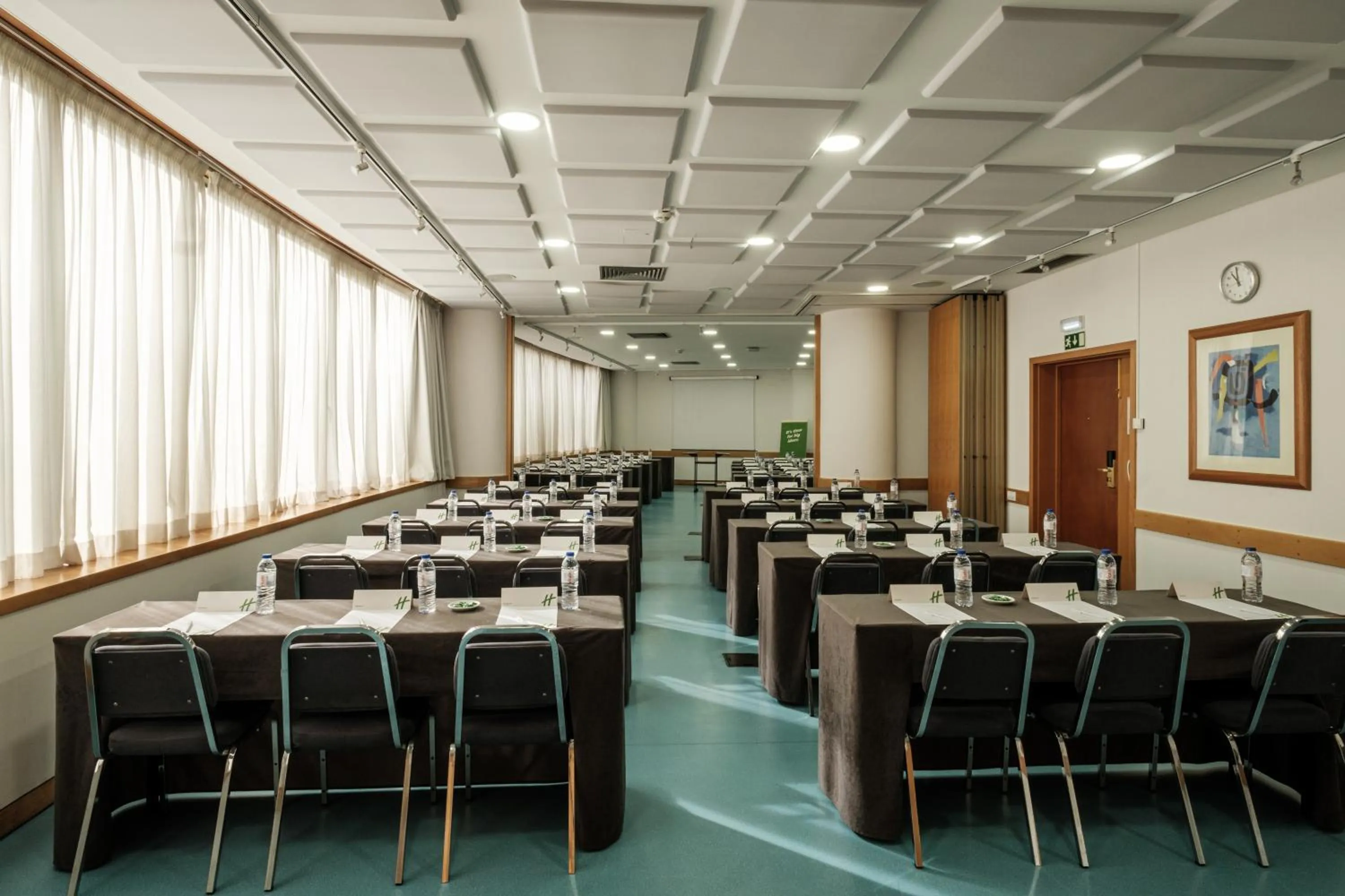 Meeting/conference room in Holiday Inn Lisbon-Continental by IHG