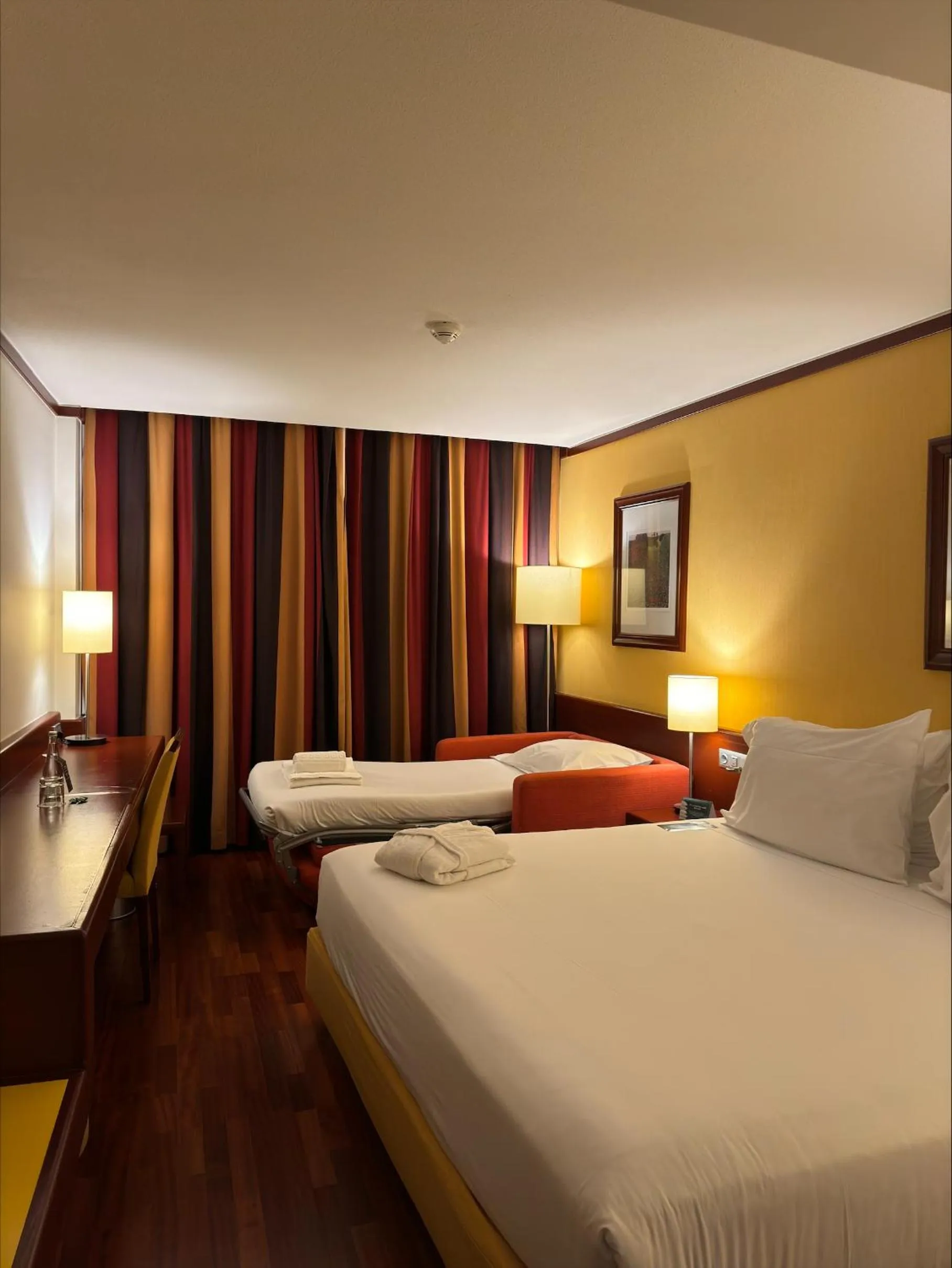 Bed in Holiday Inn Lisbon-Continental by IHG