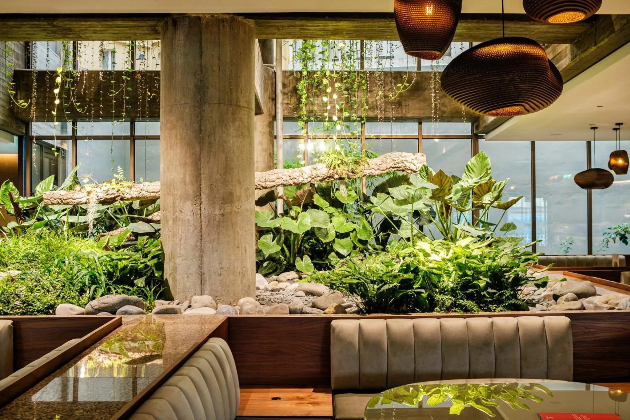 Lounge or bar in Holiday Inn Lisbon-Continental by IHG