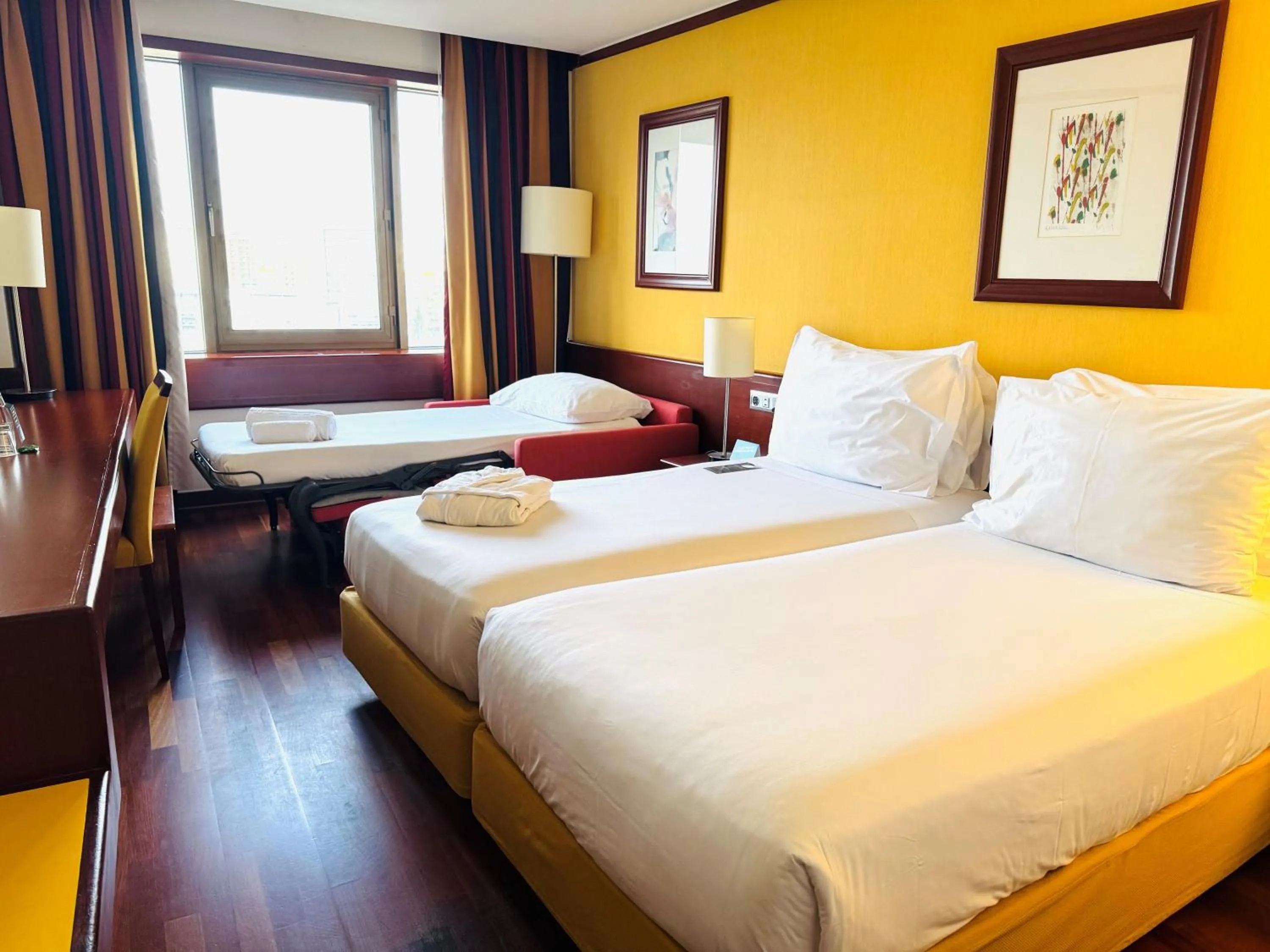 Bed in Holiday Inn Lisbon-Continental by IHG