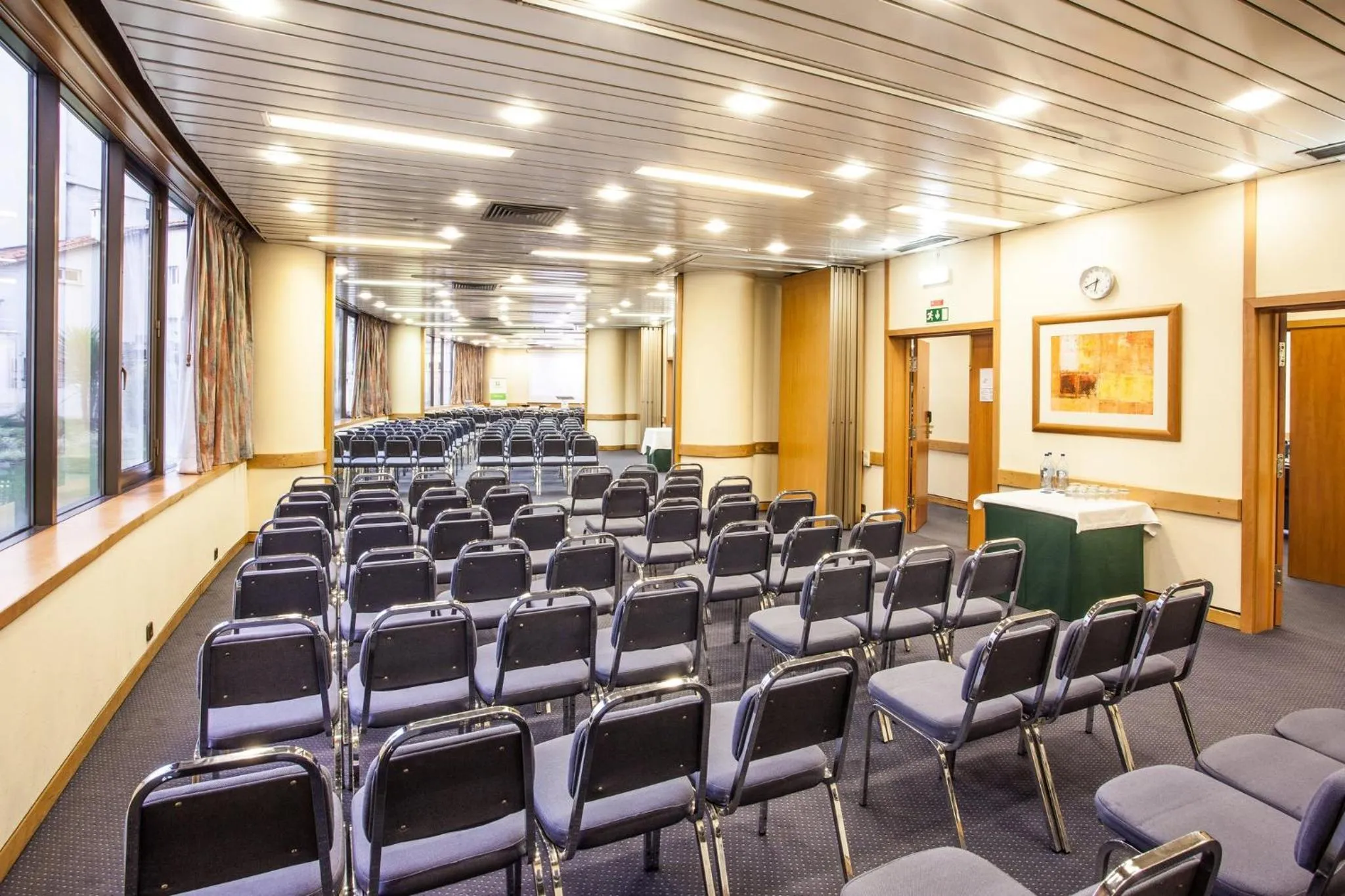 Meeting/conference room in Holiday Inn Lisbon-Continental by IHG
