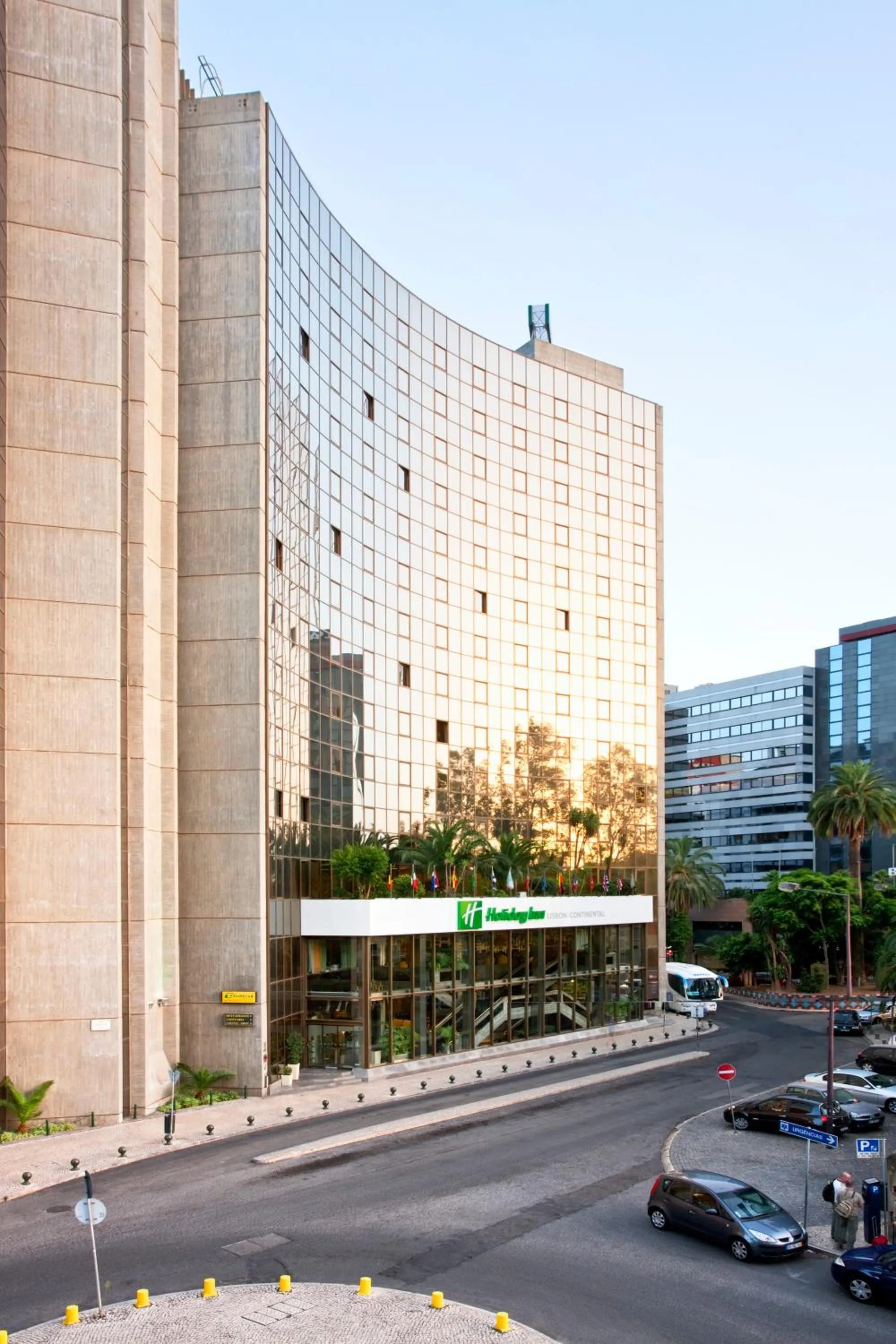 Facade/entrance in Holiday Inn Lisbon-Continental by IHG