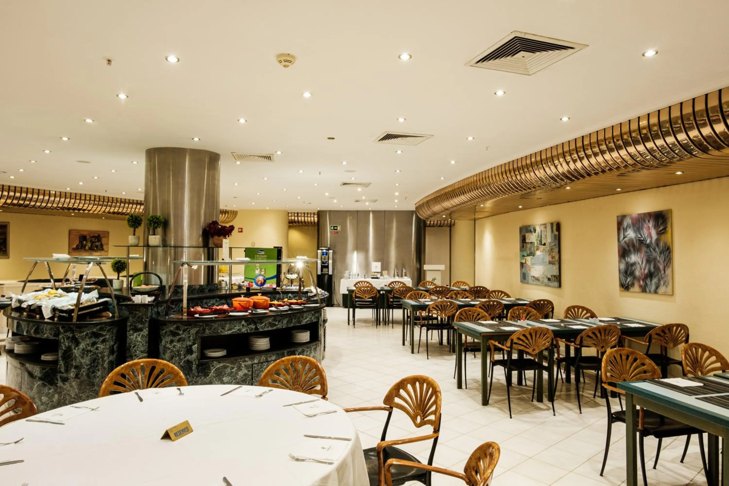 Restaurant/places to eat in Holiday Inn Lisbon-Continental by IHG