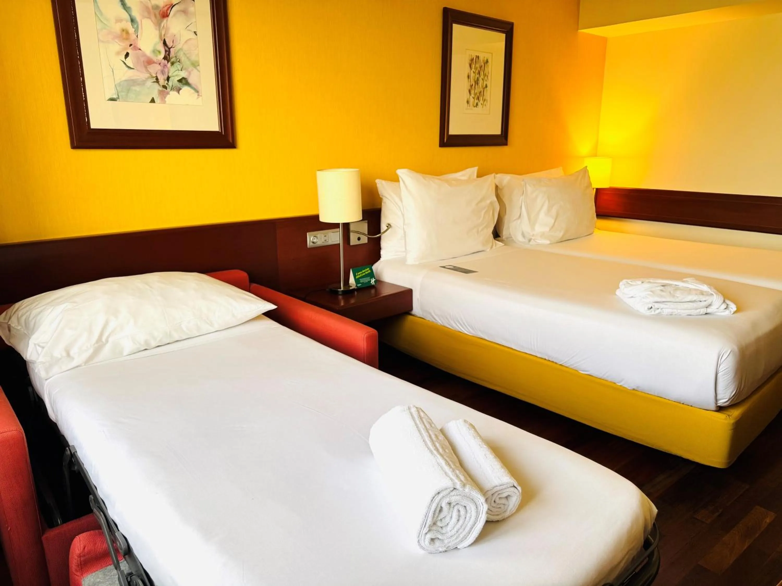 Bed in Holiday Inn Lisbon-Continental by IHG