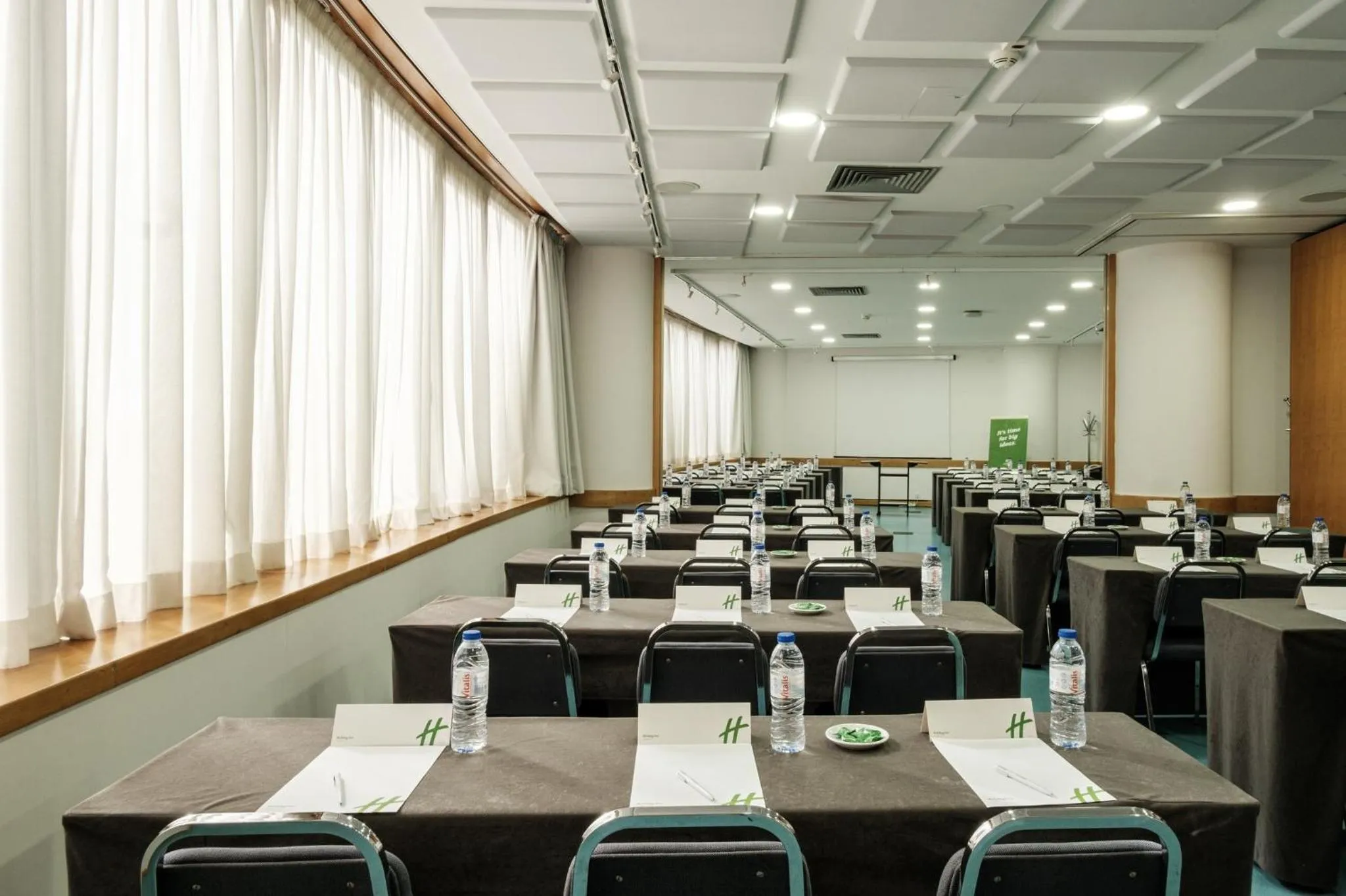 Meeting/conference room in Holiday Inn Lisbon-Continental by IHG
